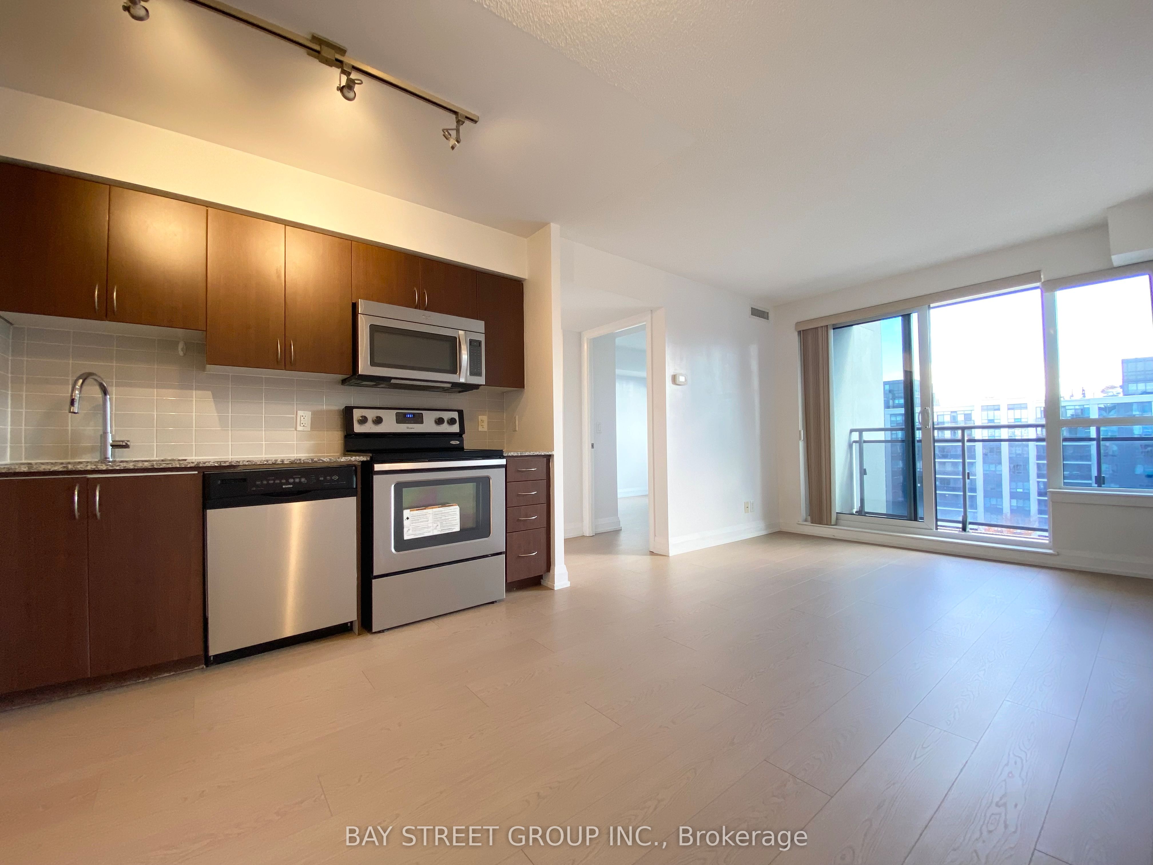 370 Highway 7 E 925 Property Photo 8