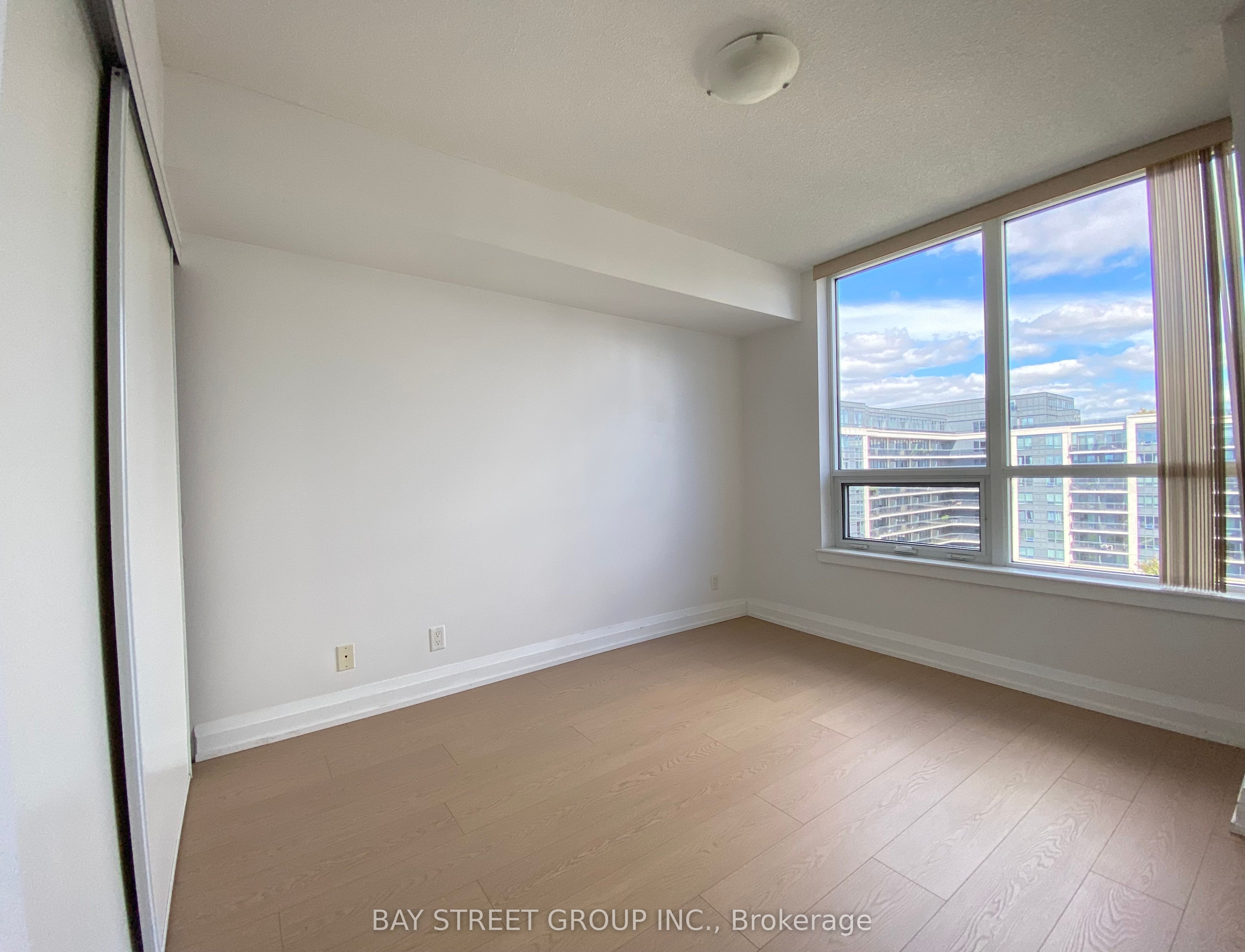 370 Highway 7 E 925 Property Photo 12
