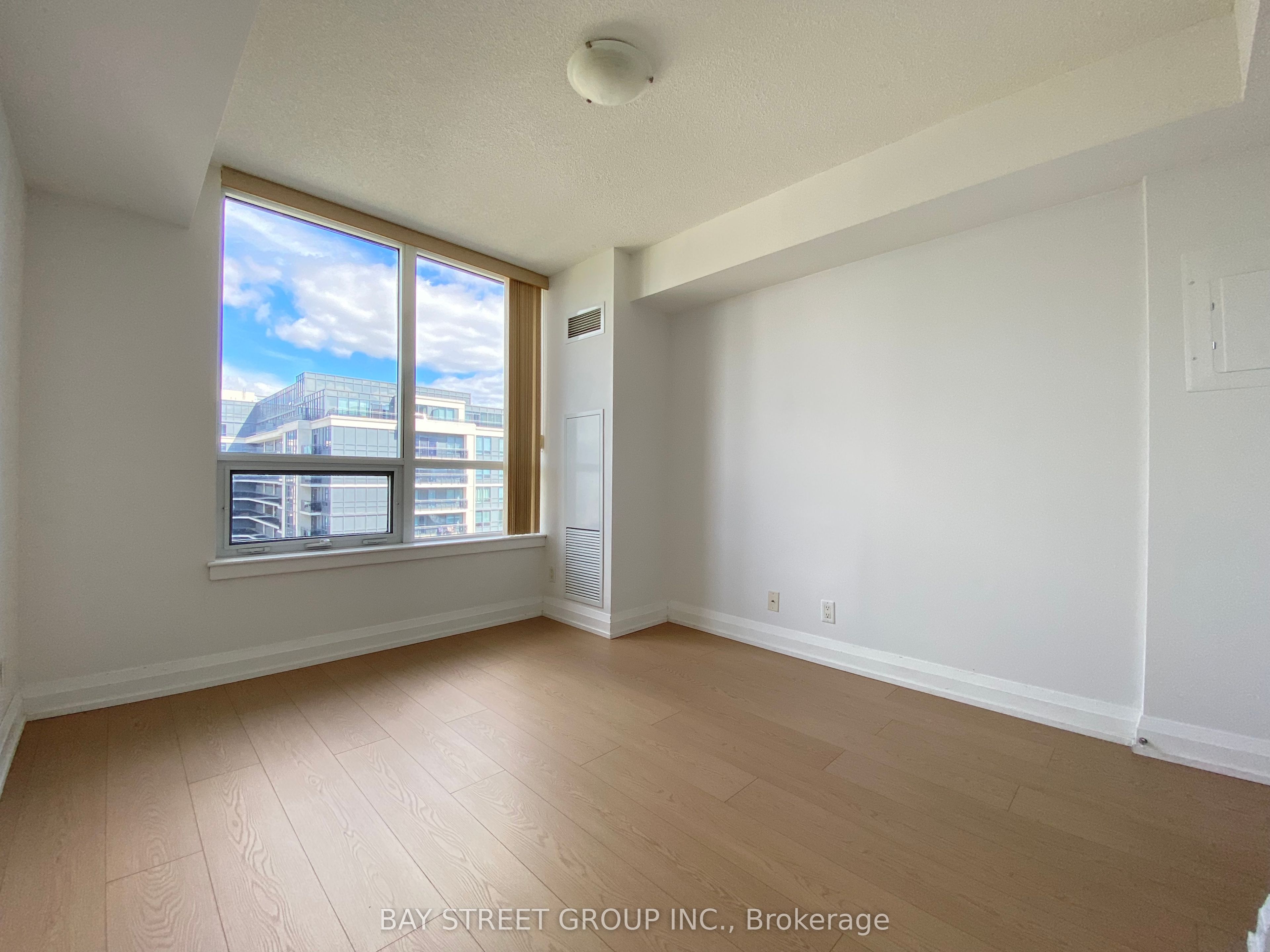 370 Highway 7 E 925 Property Photo 14