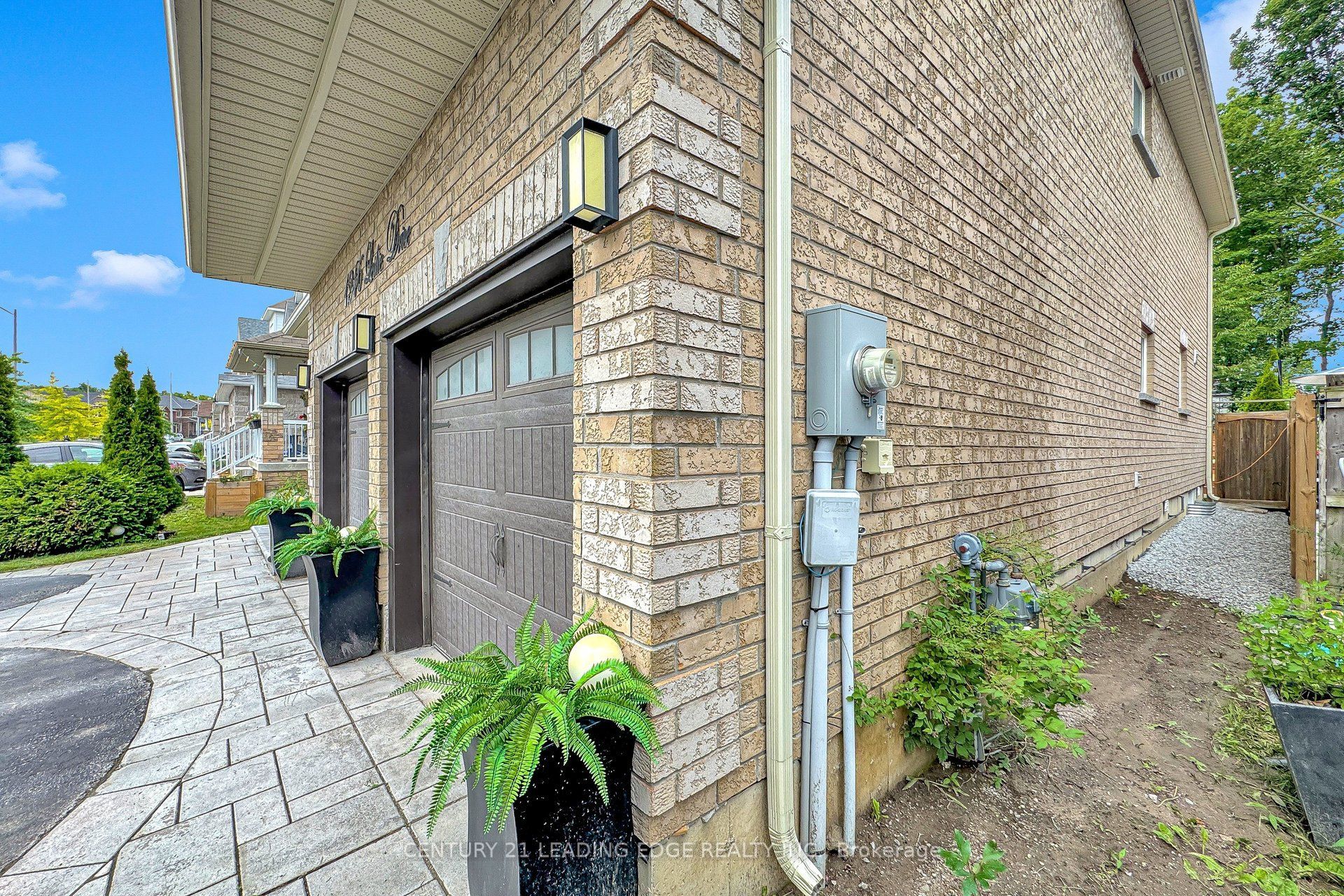 1246 Leslie Drive Property Photo 2