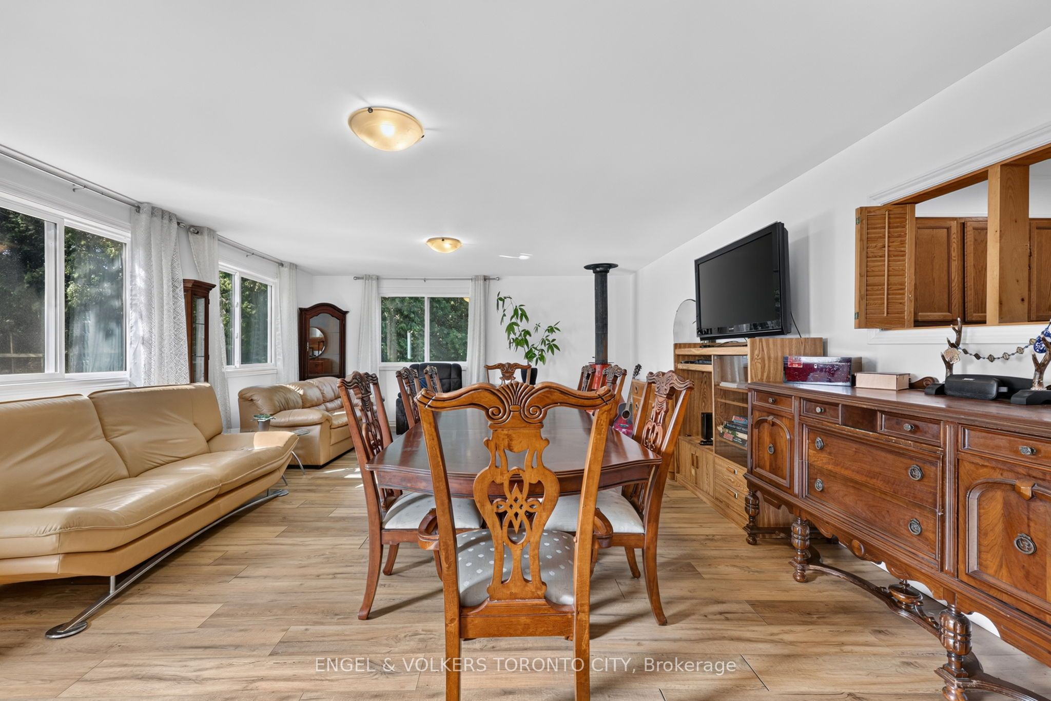 1108 Trombley Street Property Photo 18