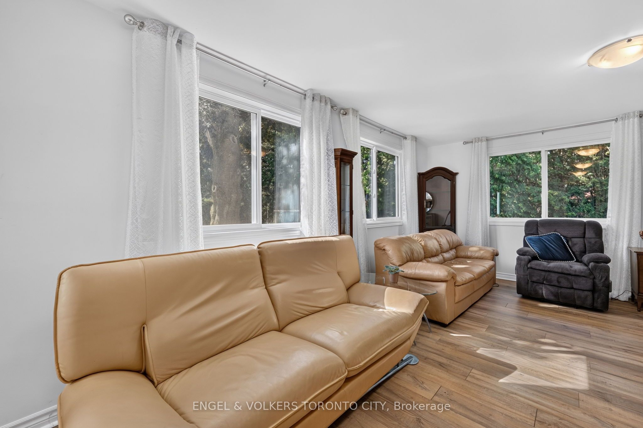 1108 Trombley Street Property Photo 22