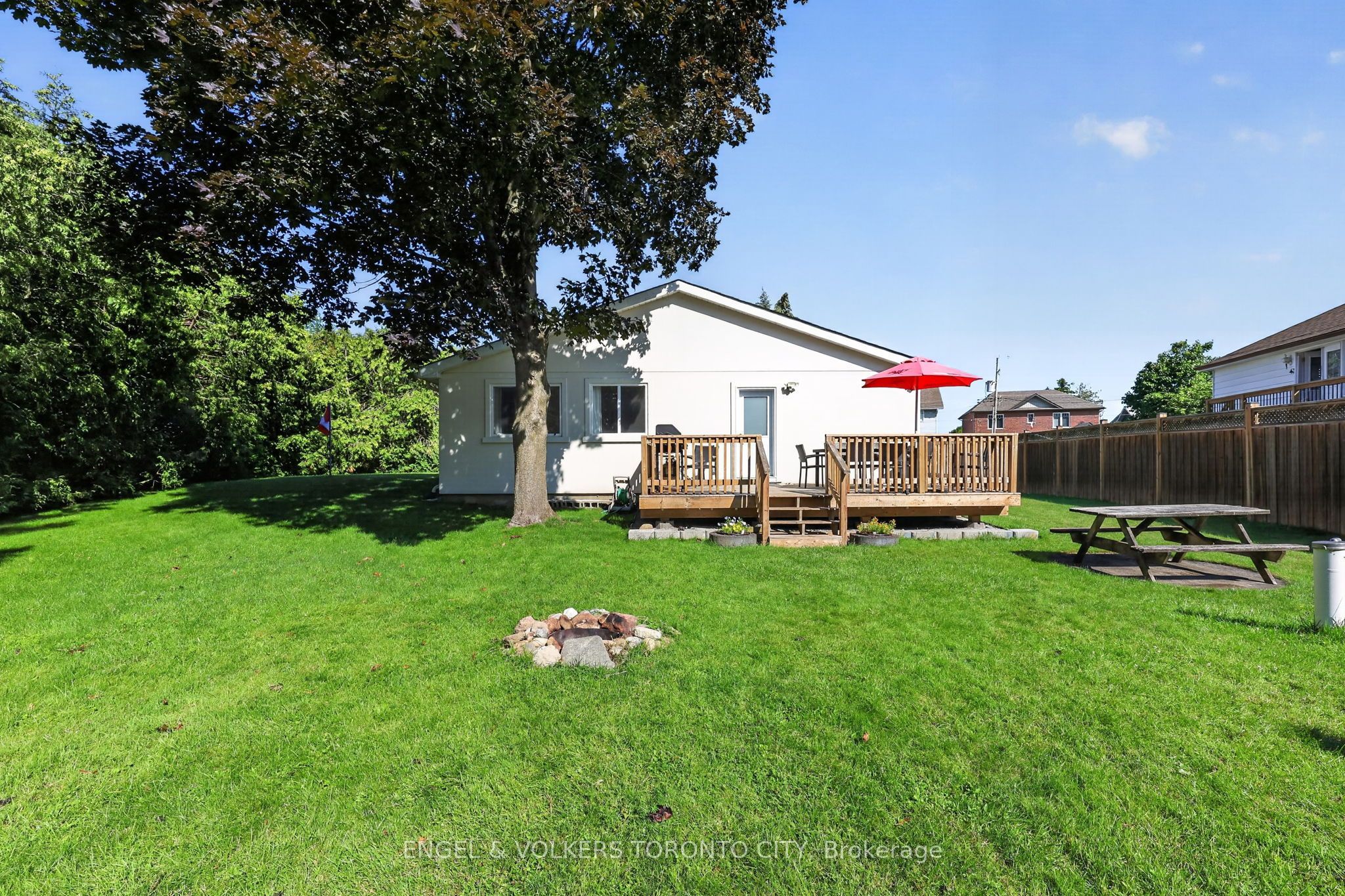 1108 Trombley Street Property Photo 32