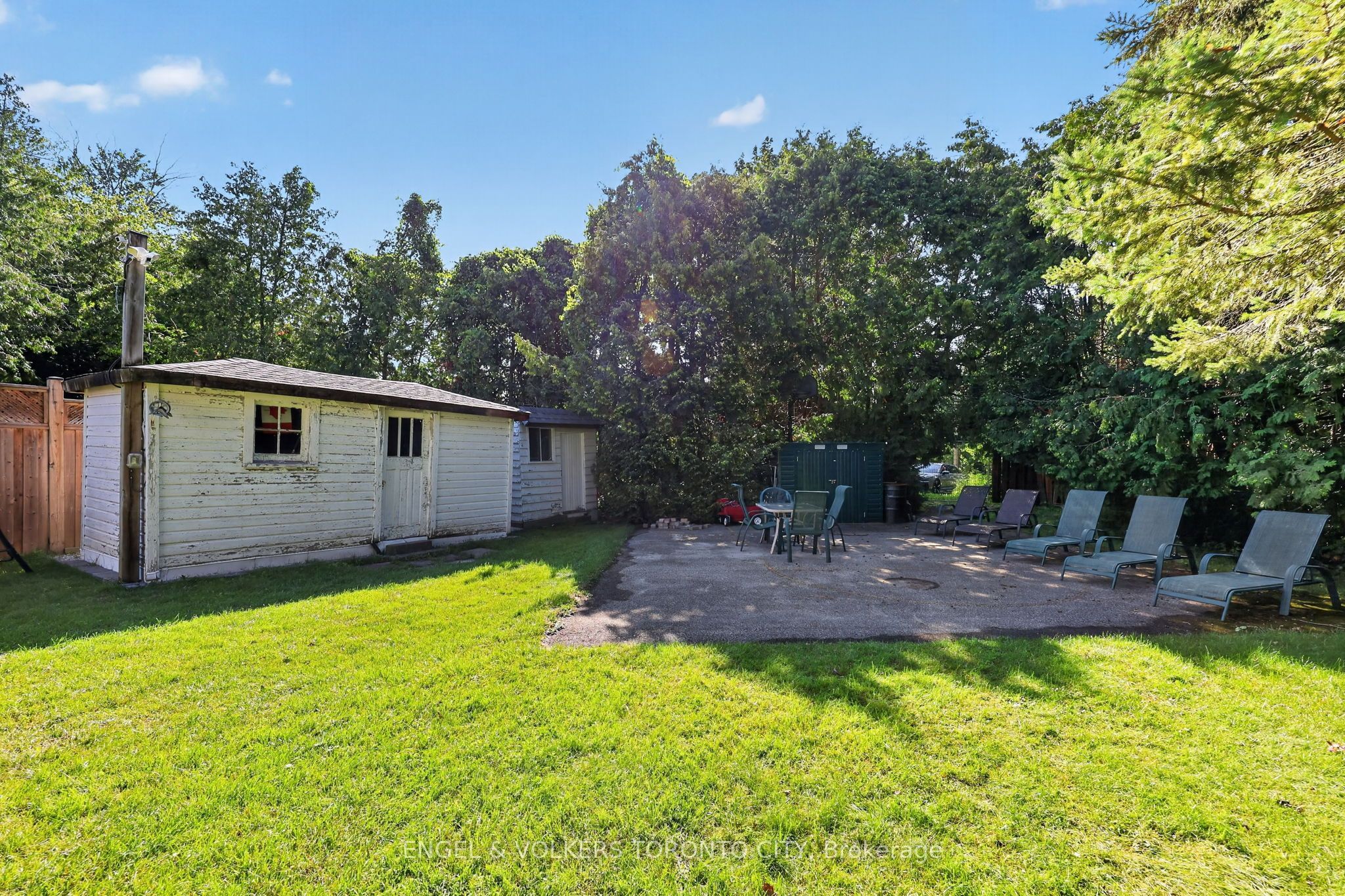 1108 Trombley Street Property Photo 33