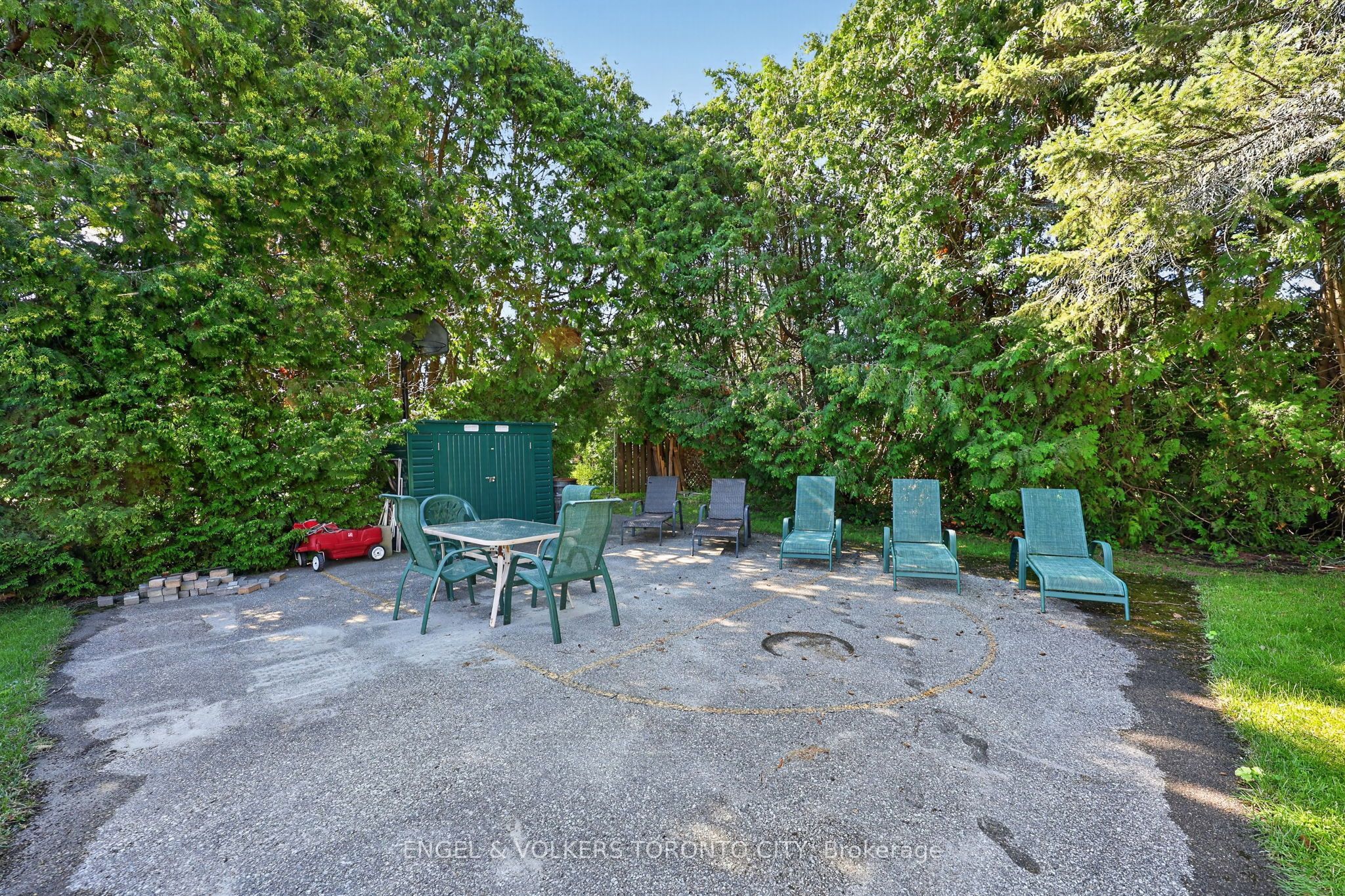 1108 Trombley Street Property Photo 34