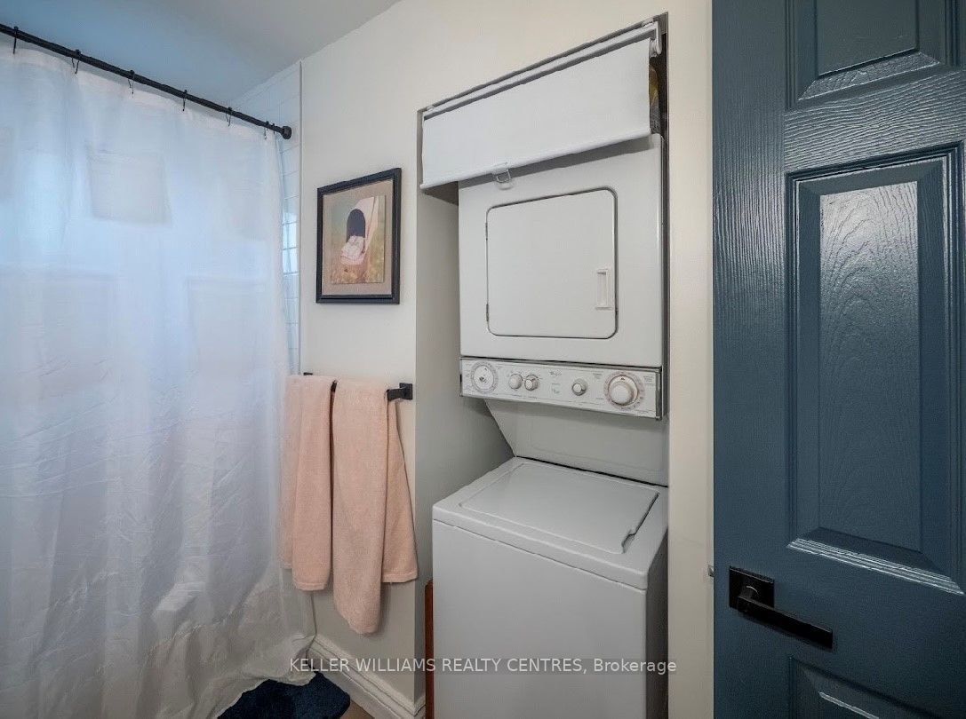 807 Greenfield Crescent Upper Property Photo 10