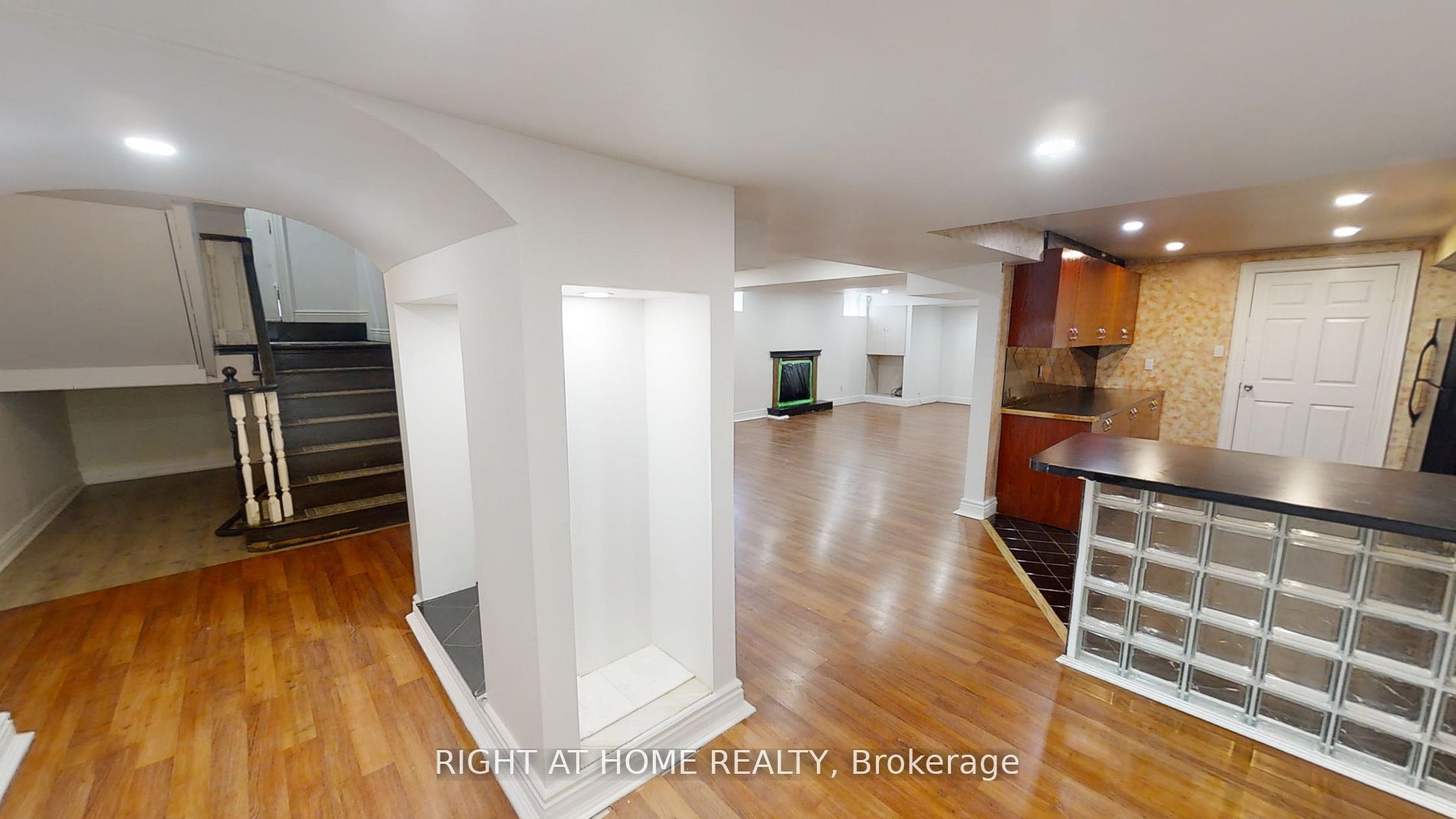 31 Northgate Crescent E Property Photo 38