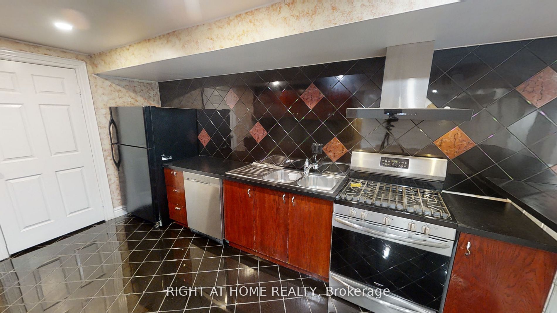 31 Northgate Crescent E Property Photo 39