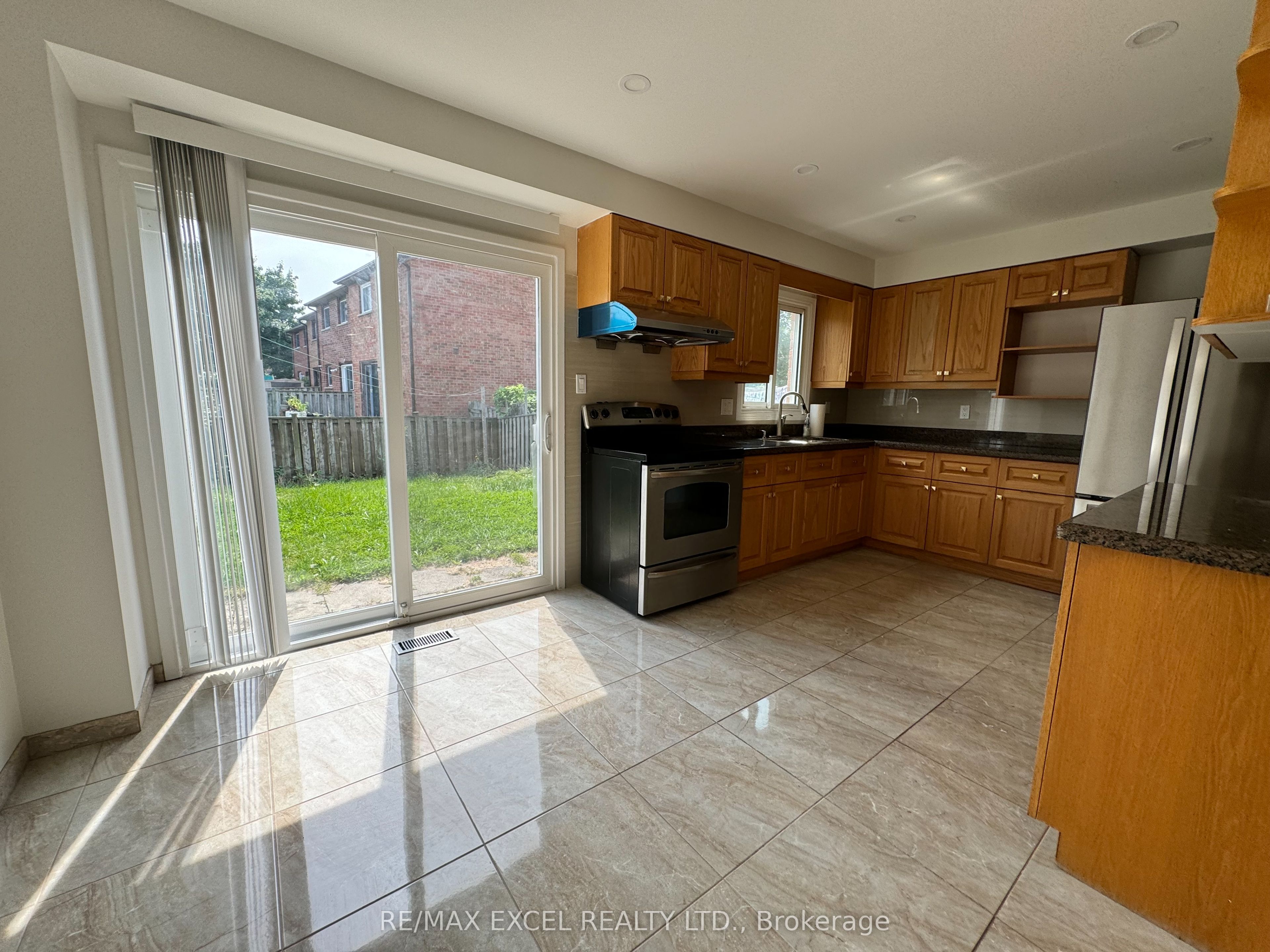 27 Manston Crescent Property Photo 3