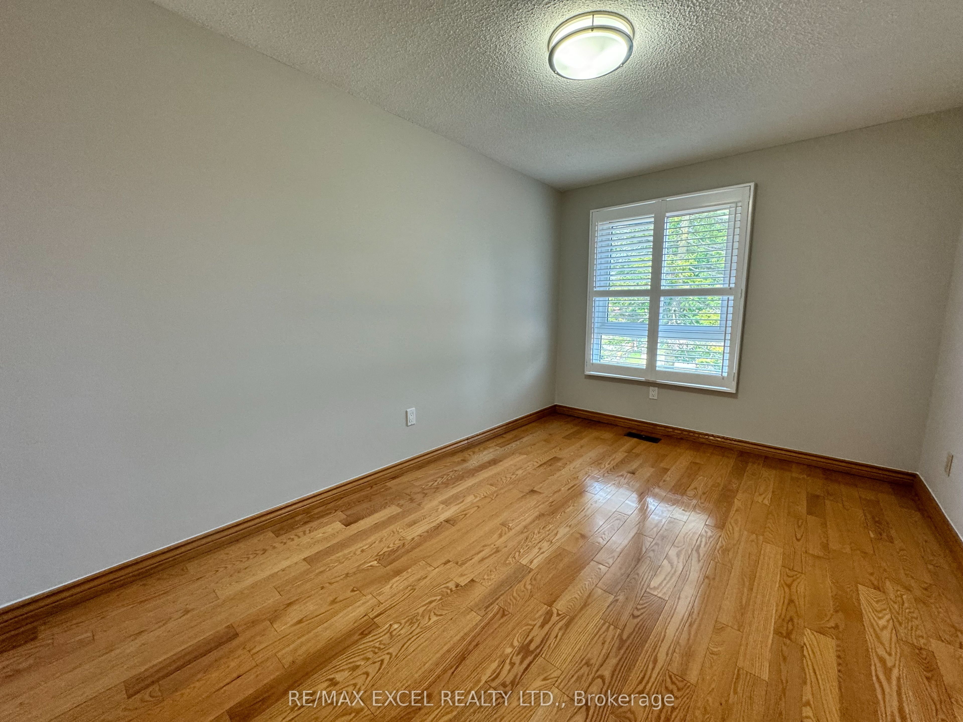27 Manston Crescent Property Photo 8