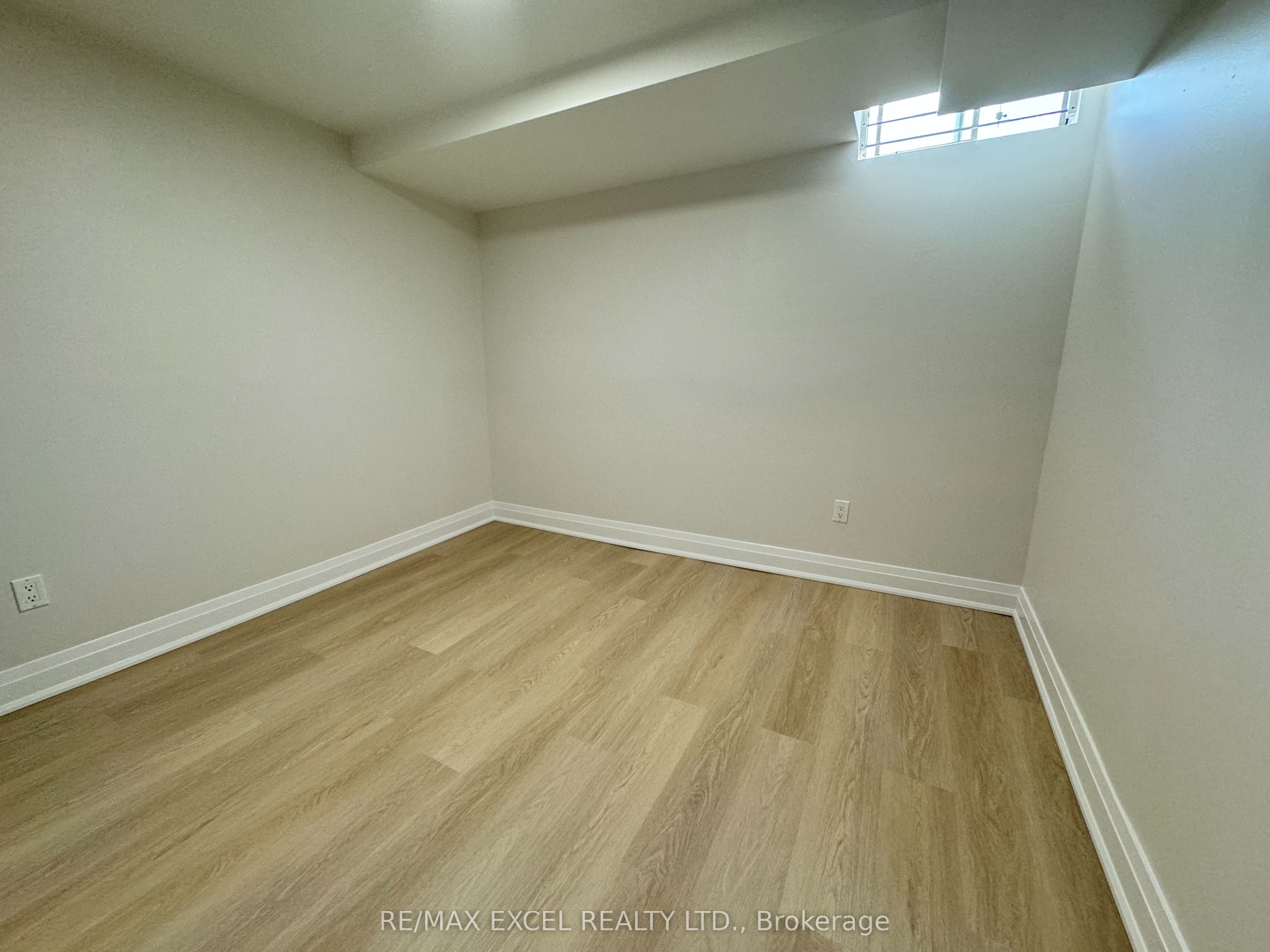 27 Manston Crescent Property Photo 11