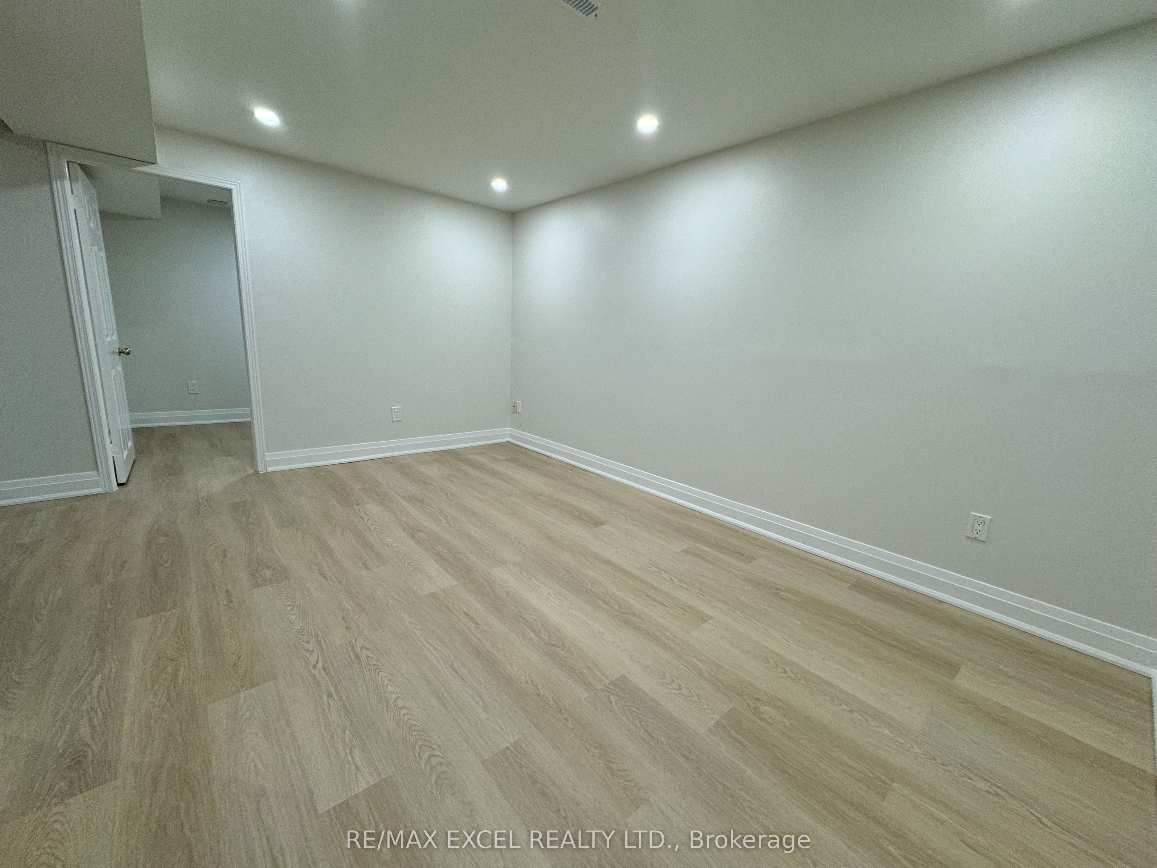 27 Manston Crescent Property Photo 12