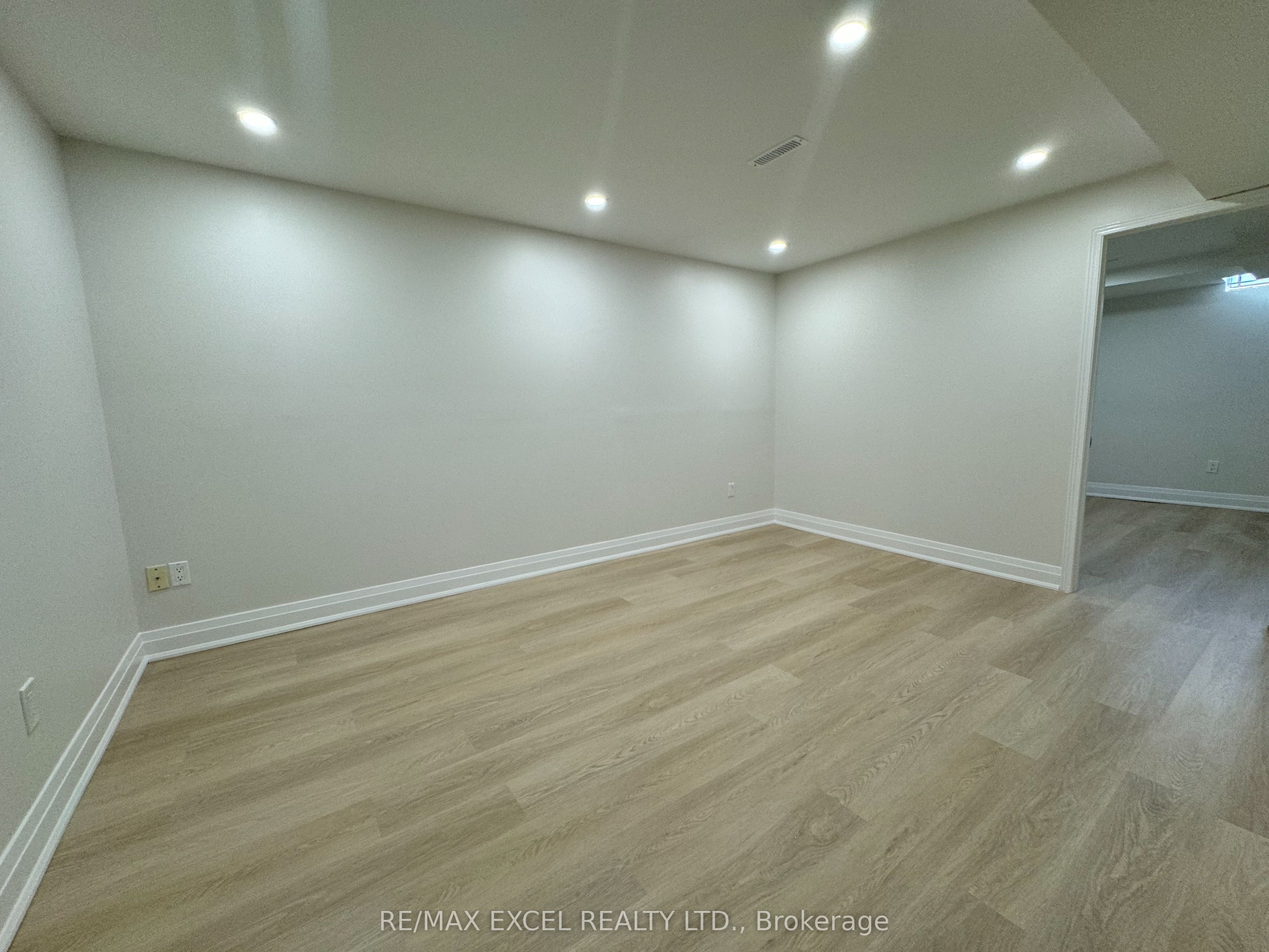 27 Manston Crescent Property Photo 13