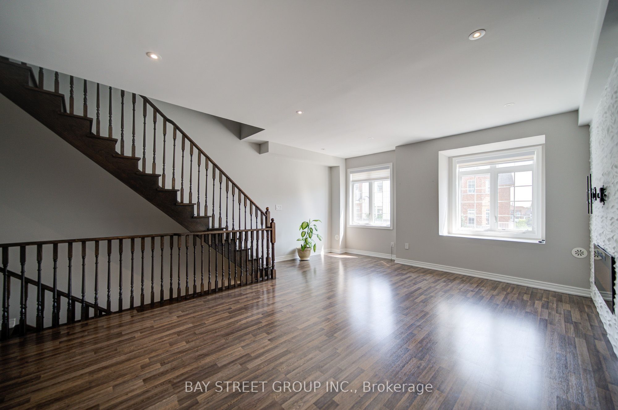 48 Roy Grove Way Property Photo 3
