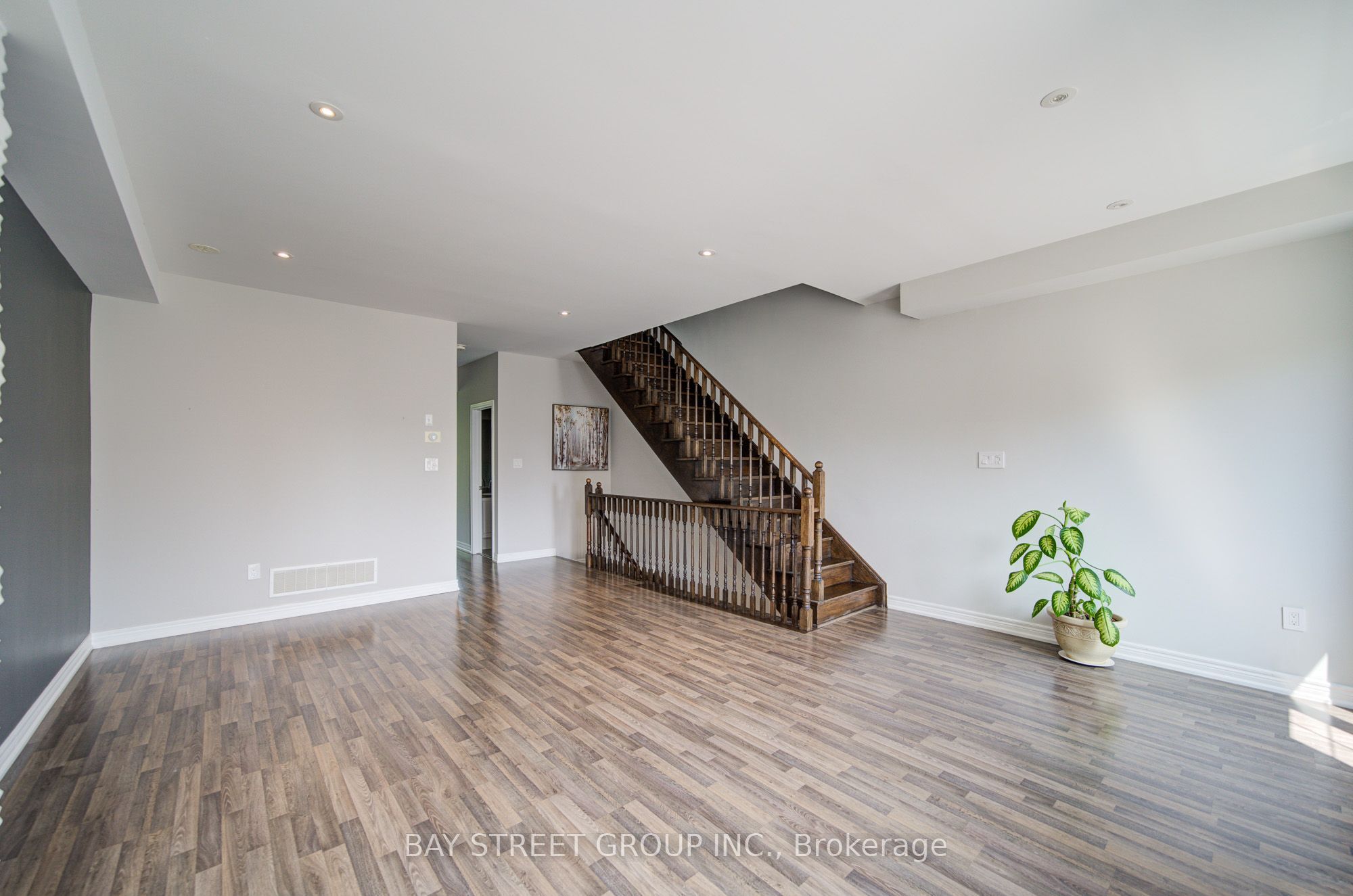 48 Roy Grove Way Property Photo 5
