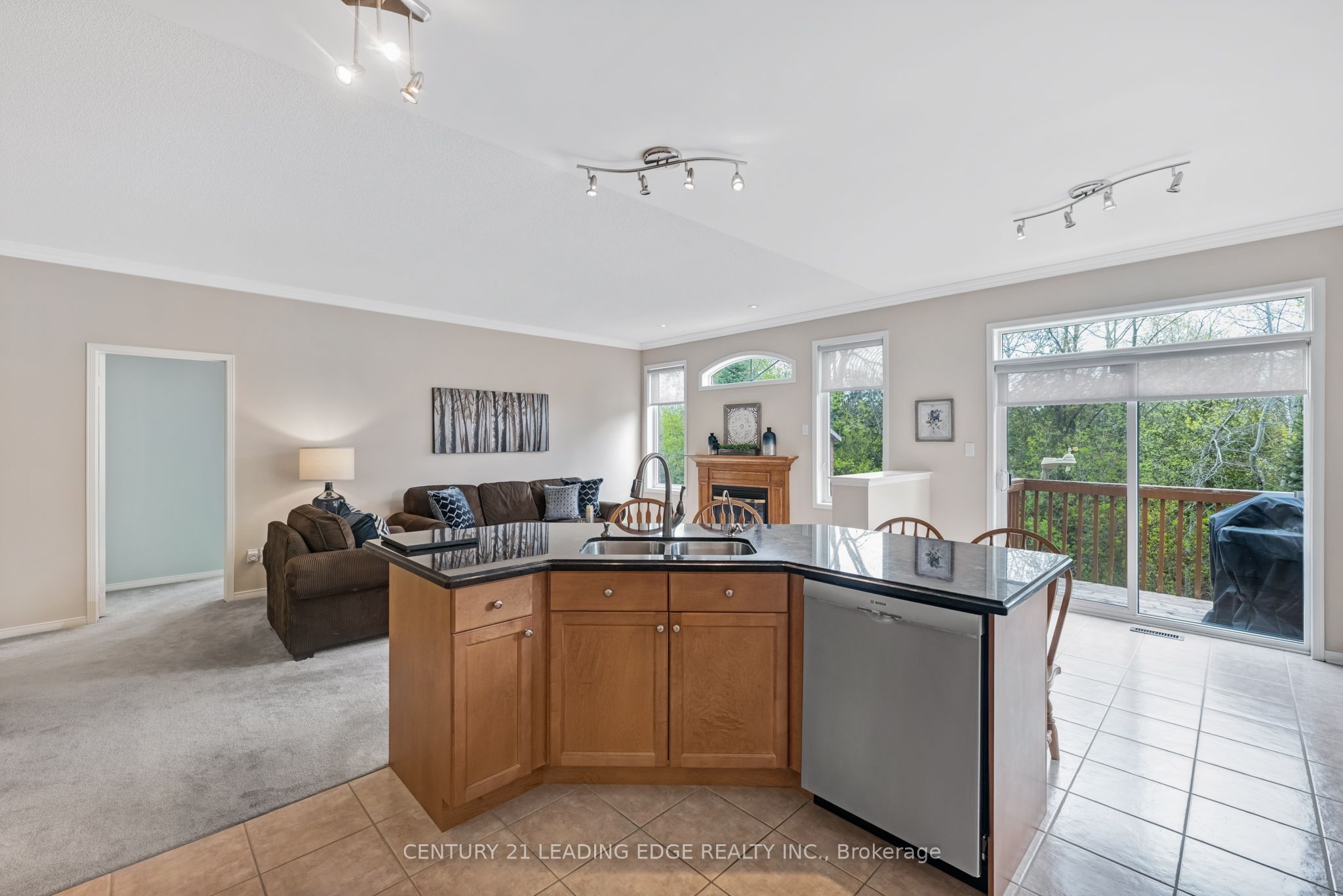50 Button Crescent Property Photo 6