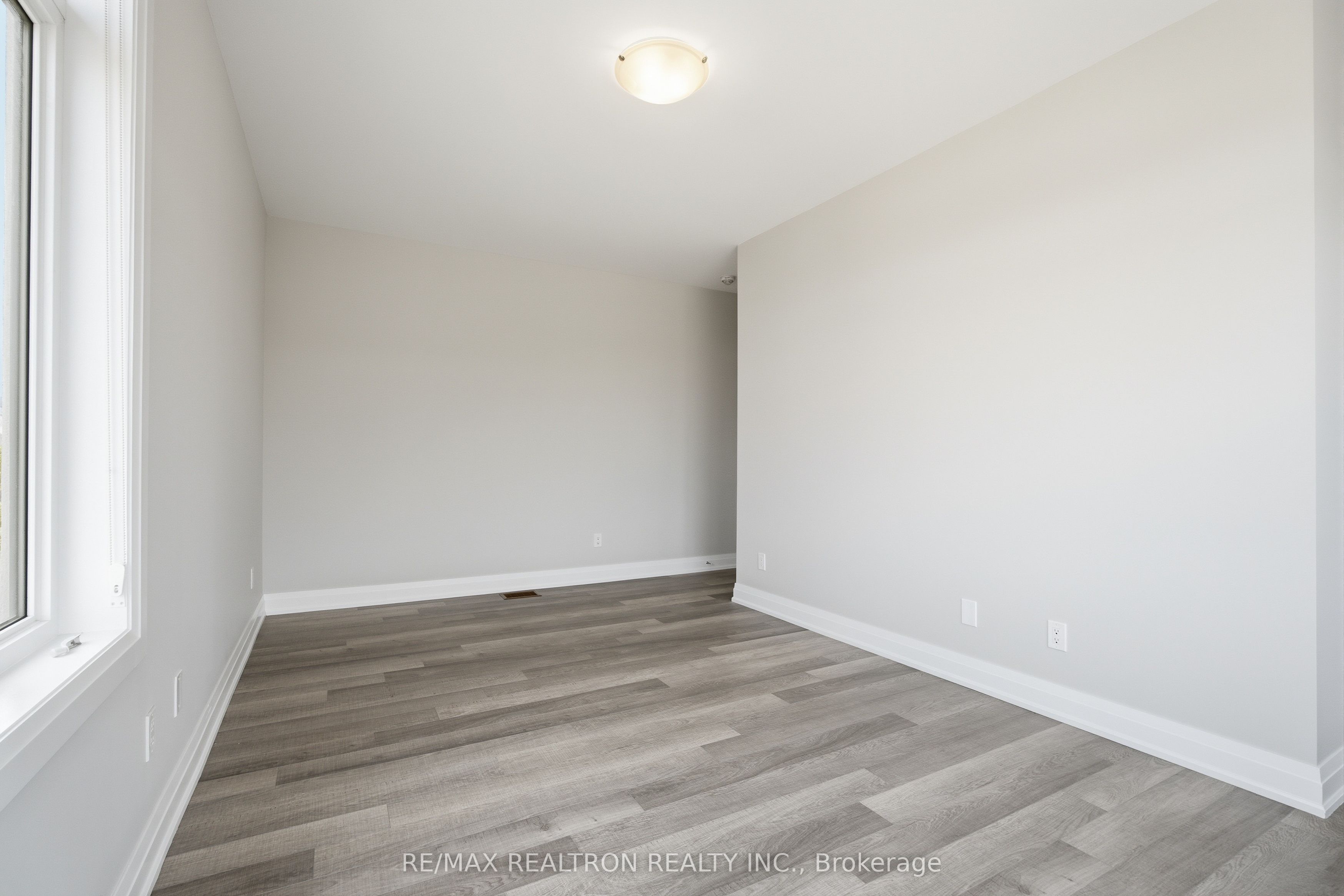 5 Sparks Street Property Photo 36