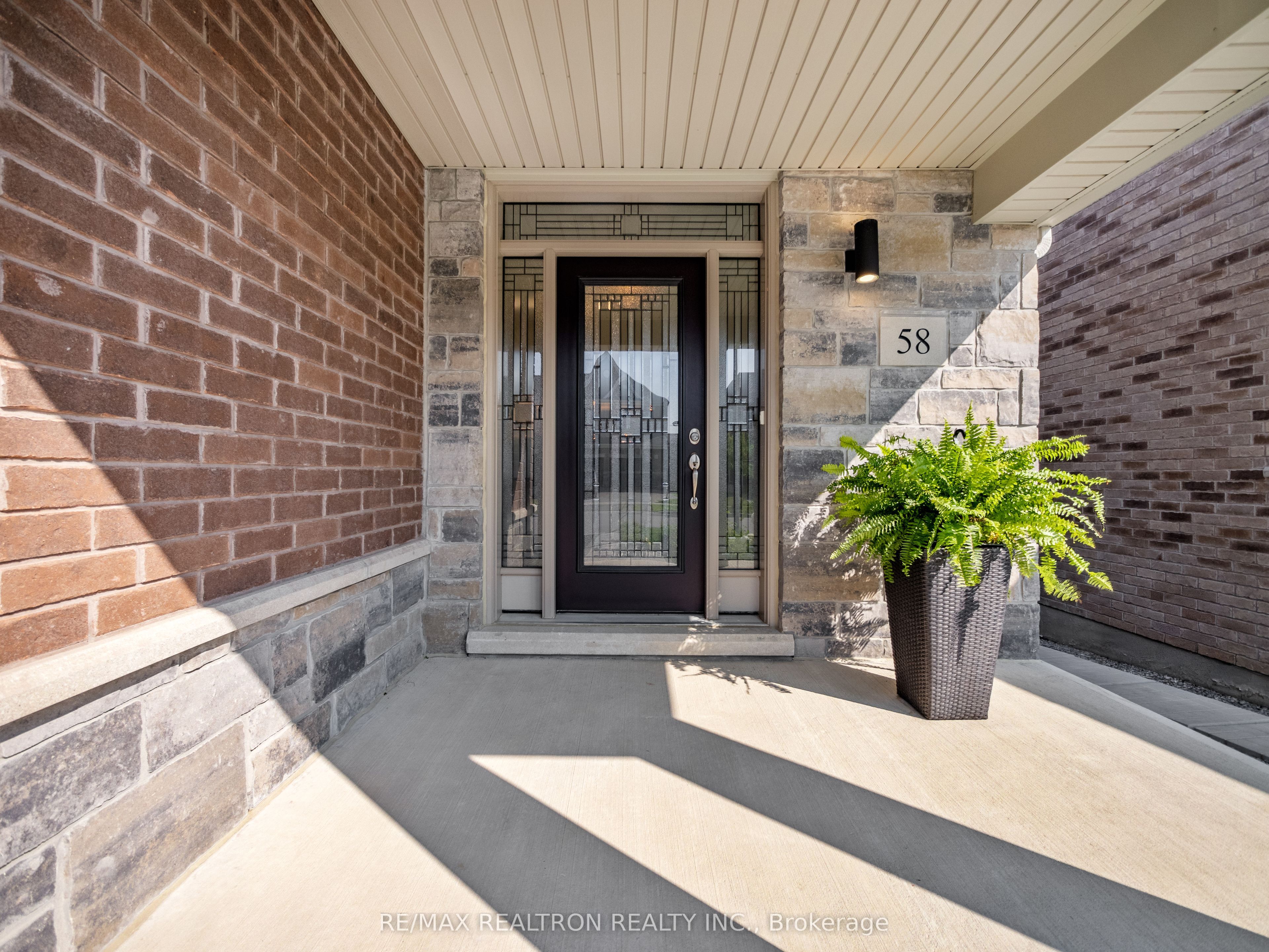 58 Sharonview Crescent Property Photo 4