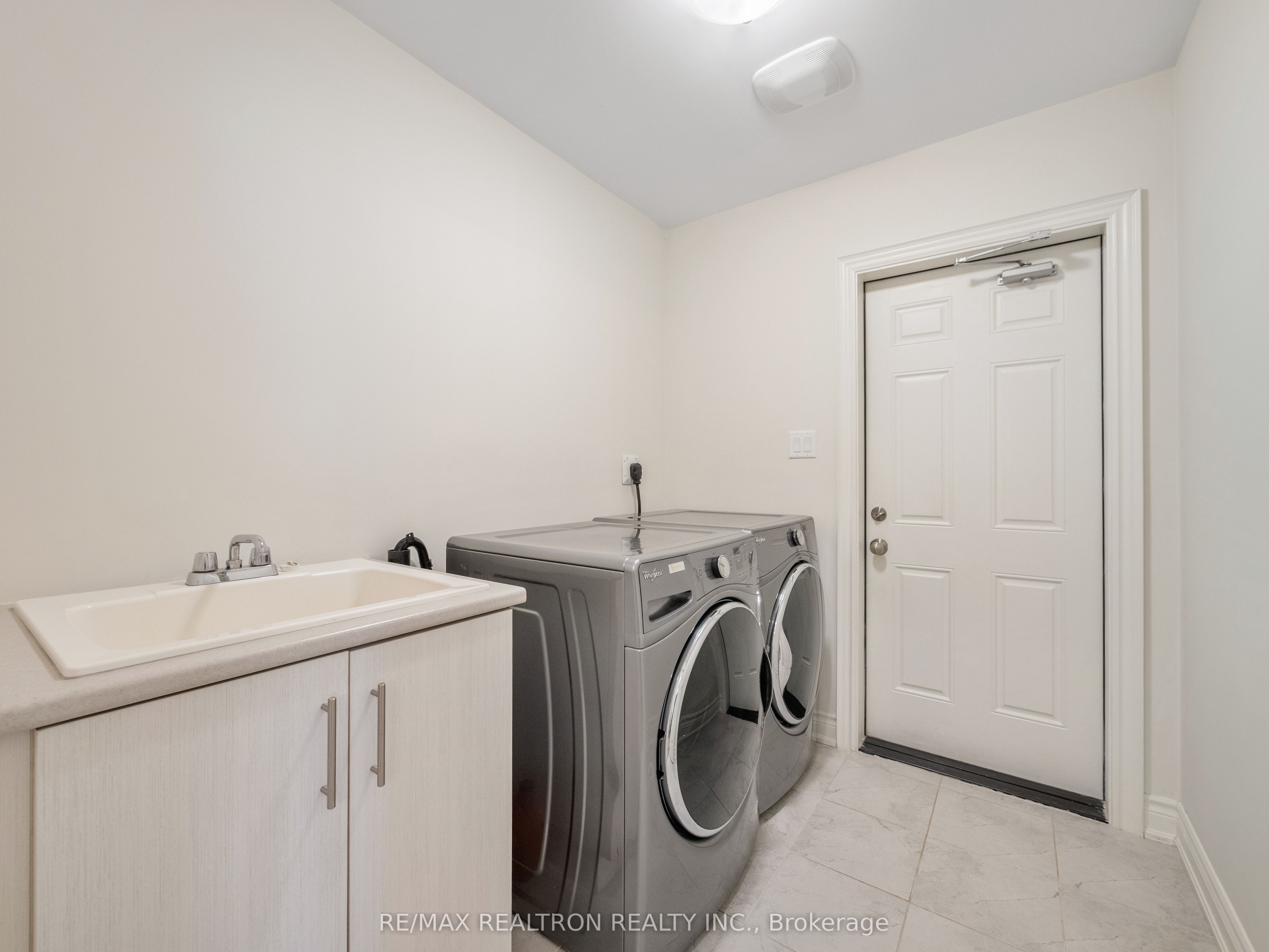 58 Sharonview Crescent Property Photo 15