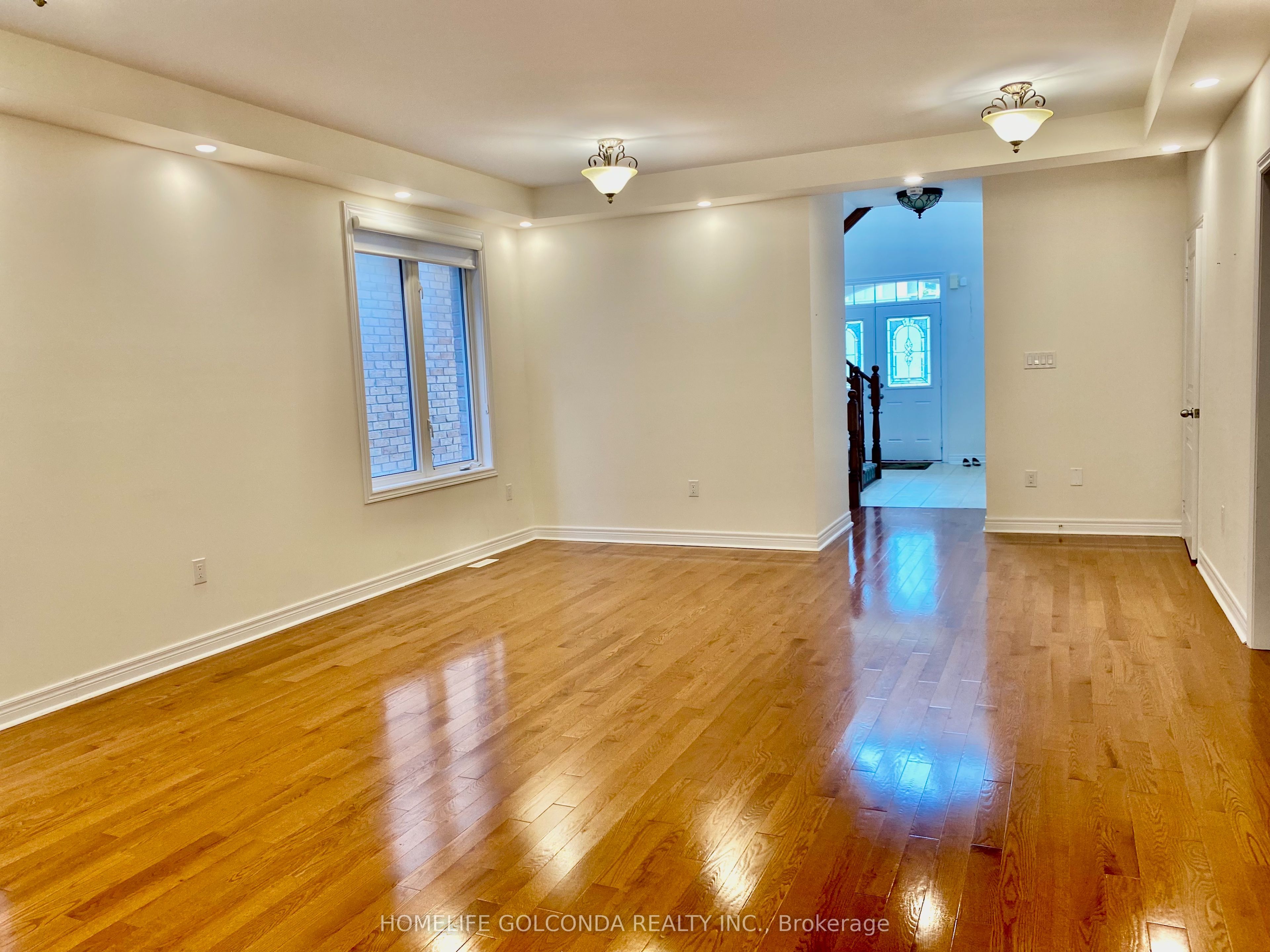 160 Chouinard Way Property Photo 4