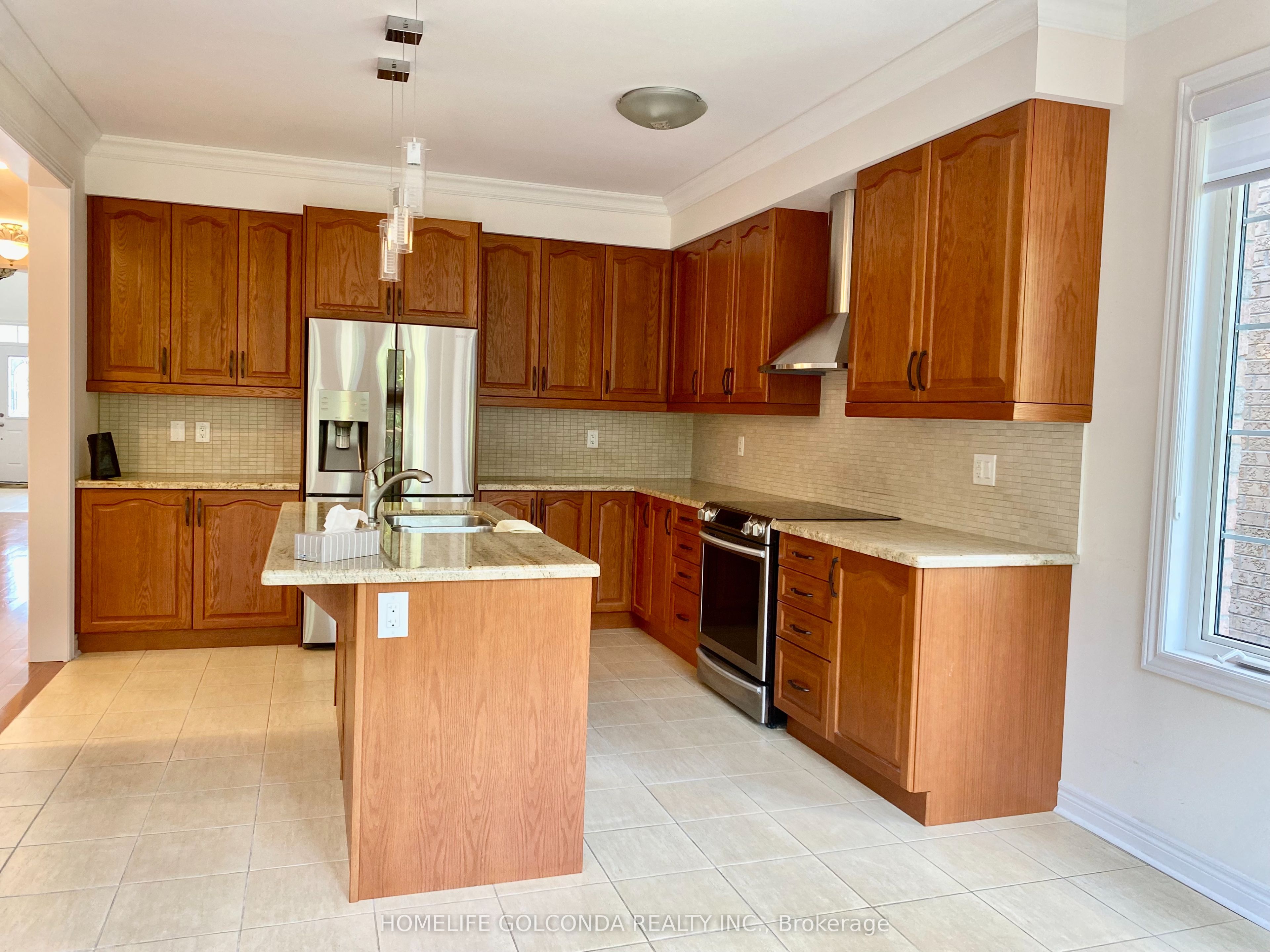 160 Chouinard Way Property Photo 7