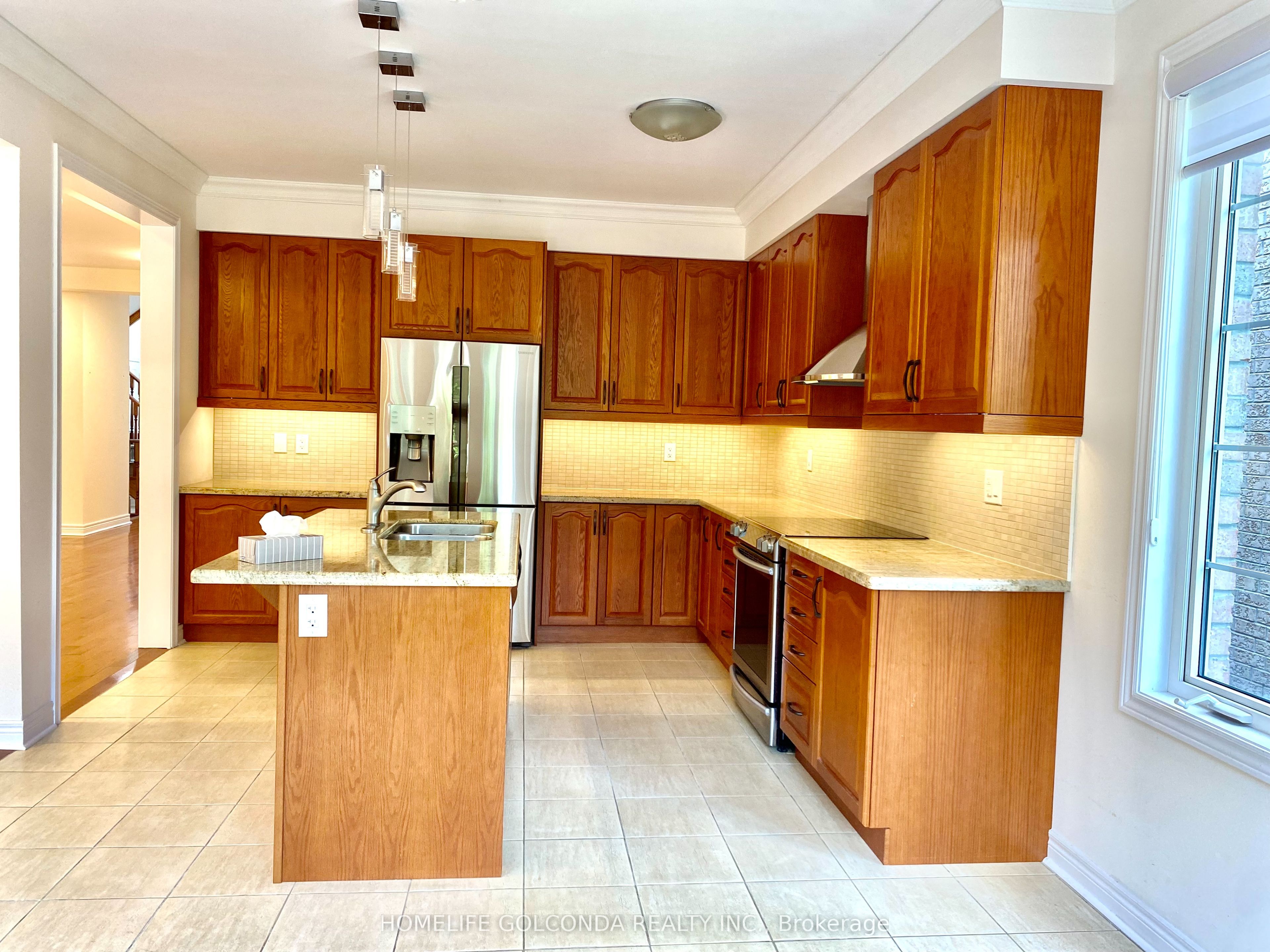 160 Chouinard Way Property Photo 8