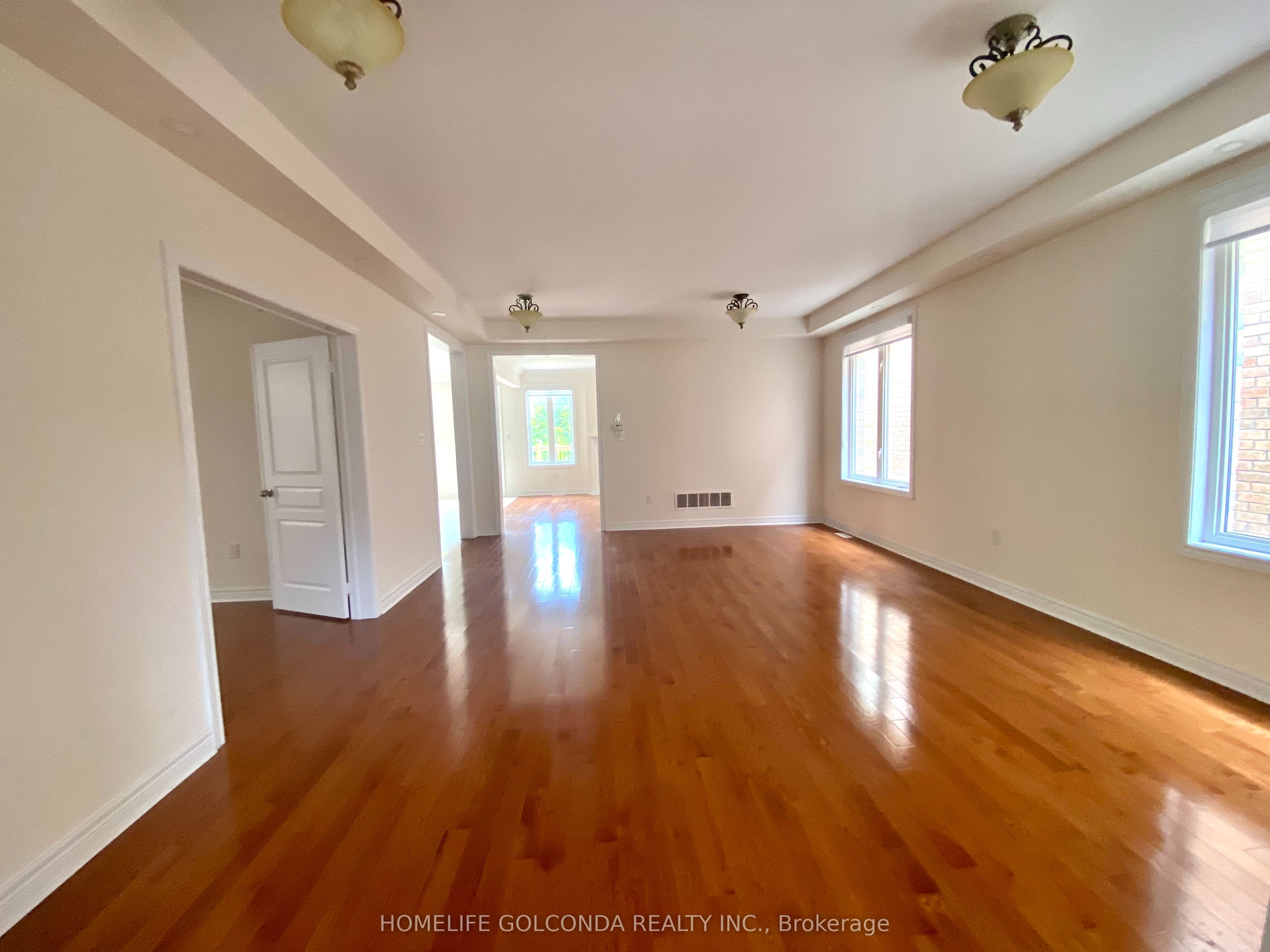 160 Chouinard Way Property Photo 24