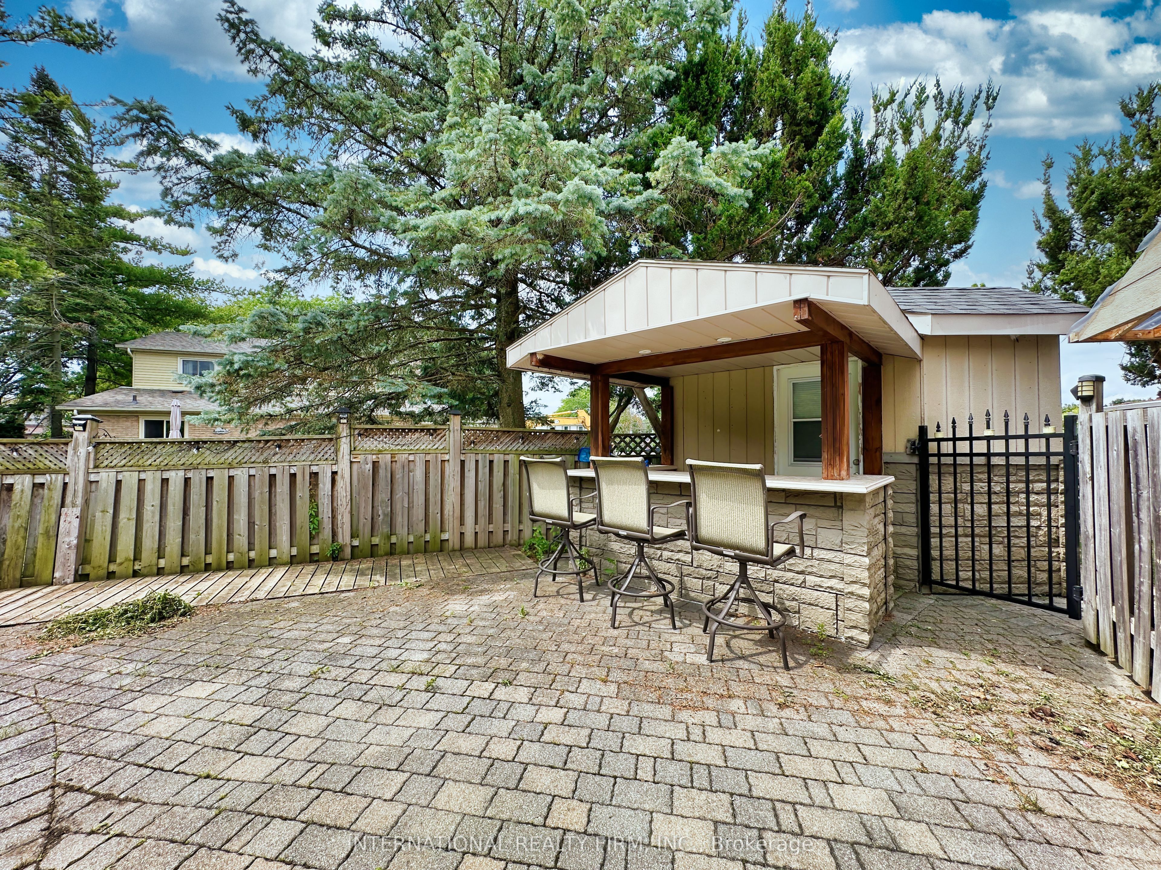 21 Mayvern Crescent Property Photo 6