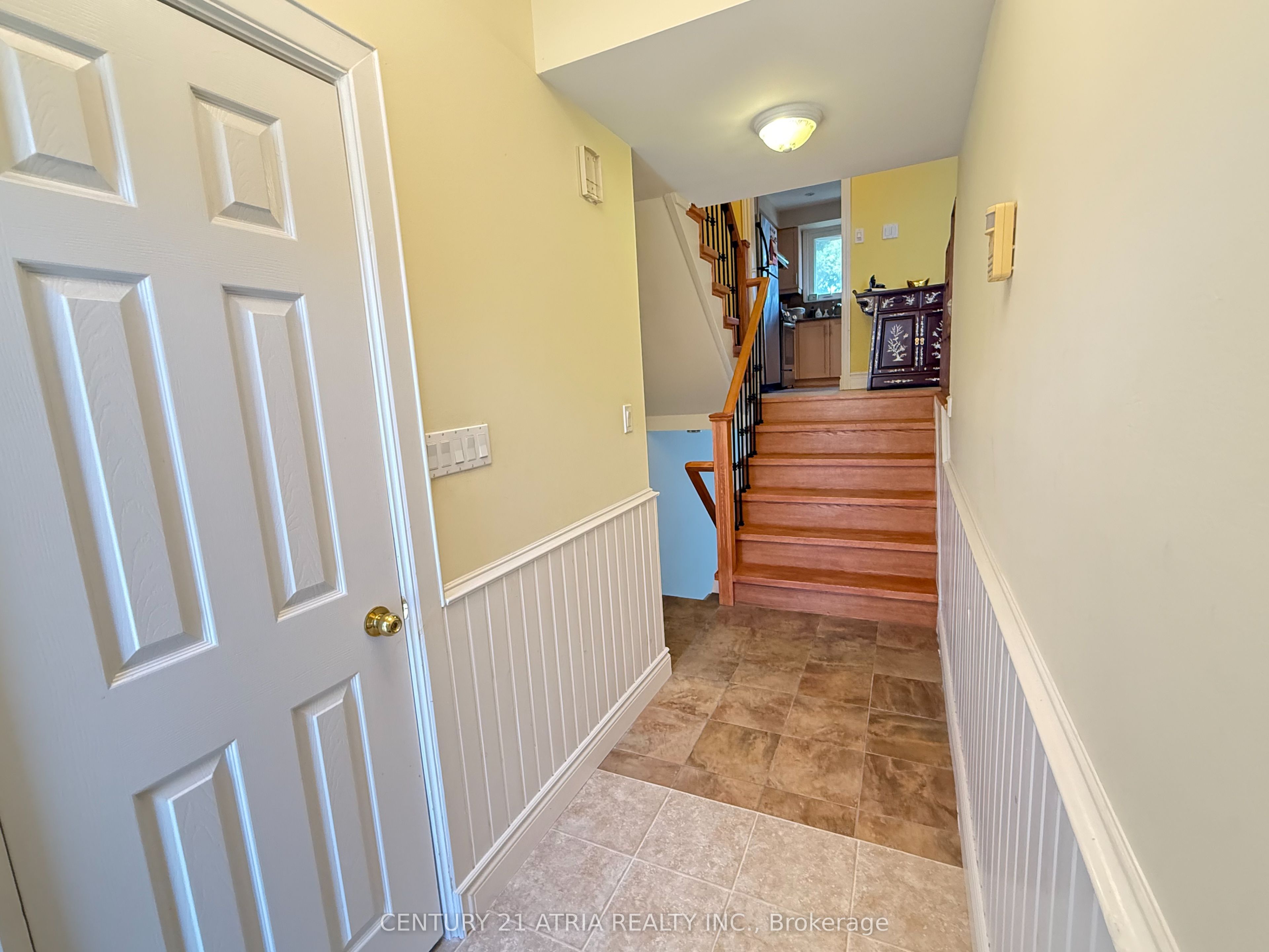 73 Stately Way Property Photo 2