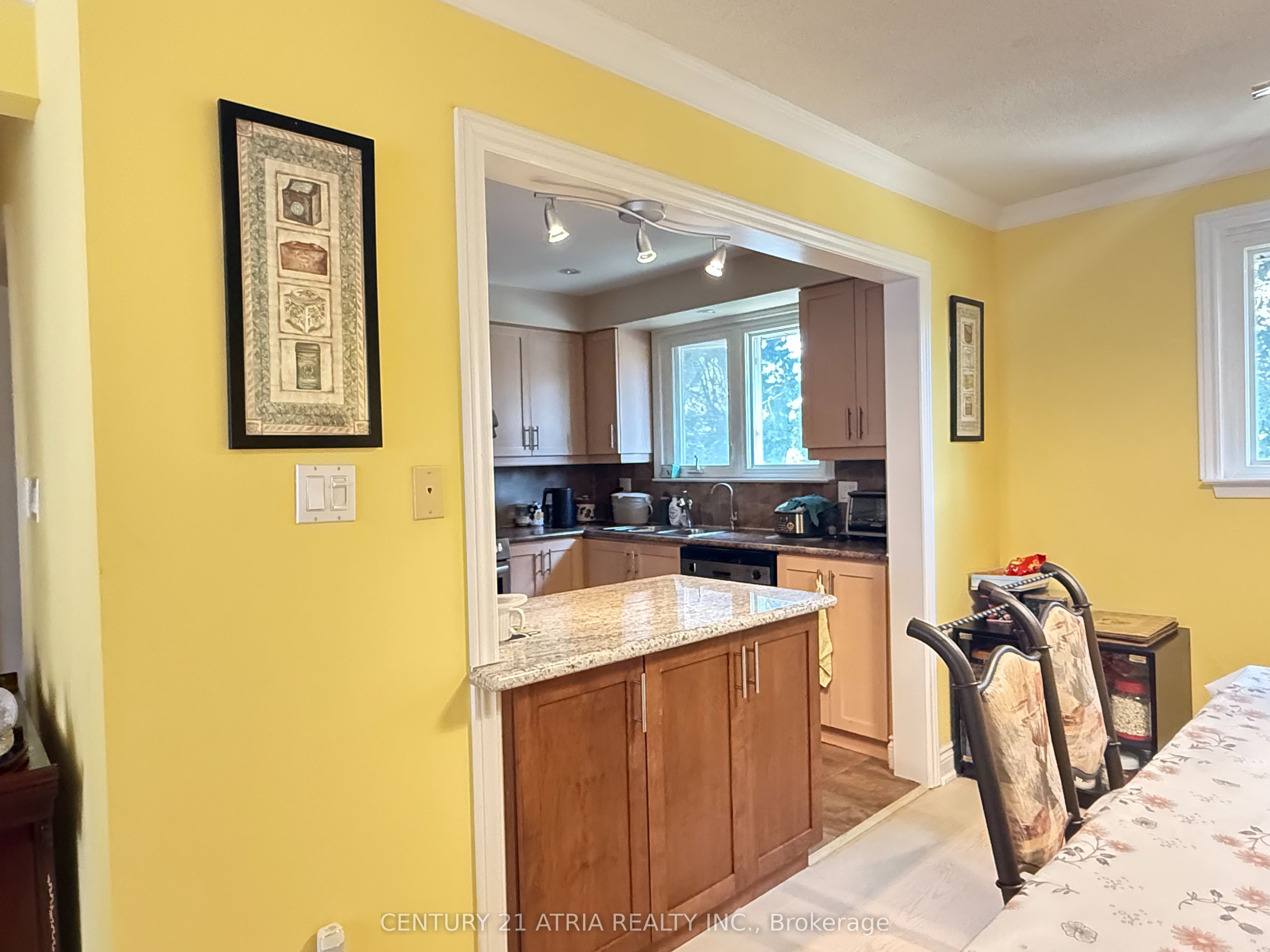 73 Stately Way Property Photo 6