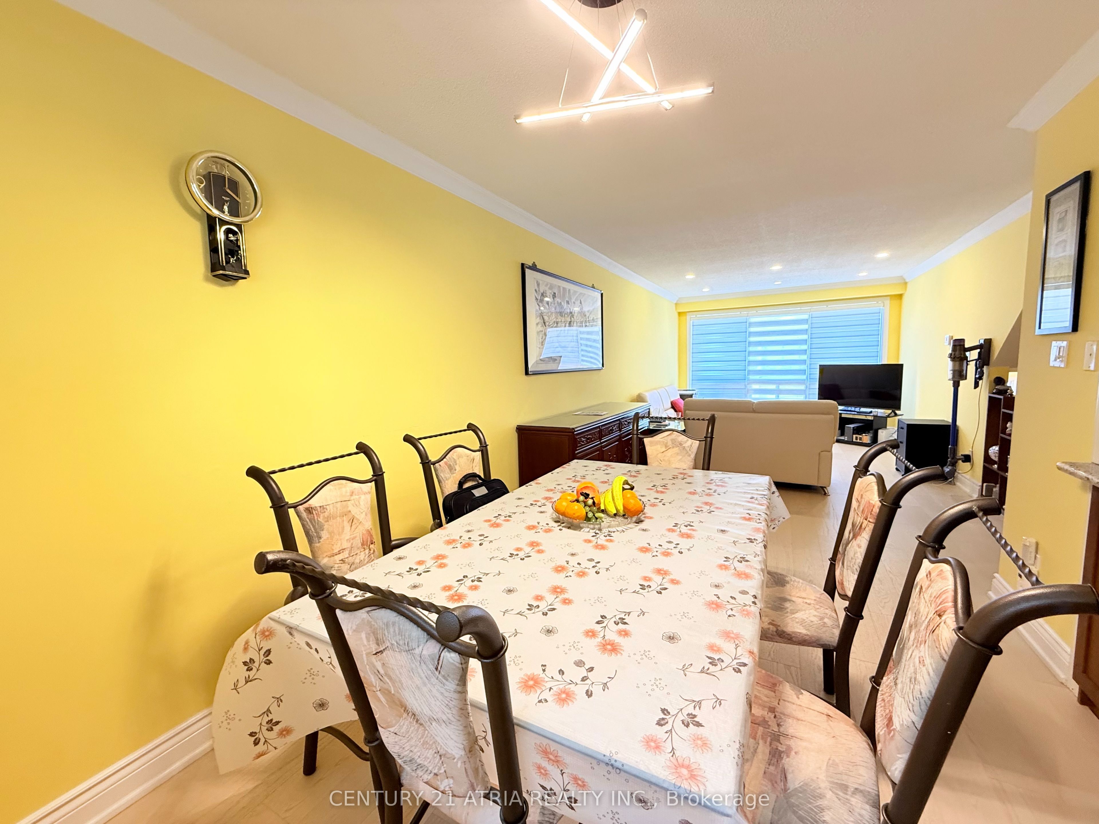 73 Stately Way Property Photo 7