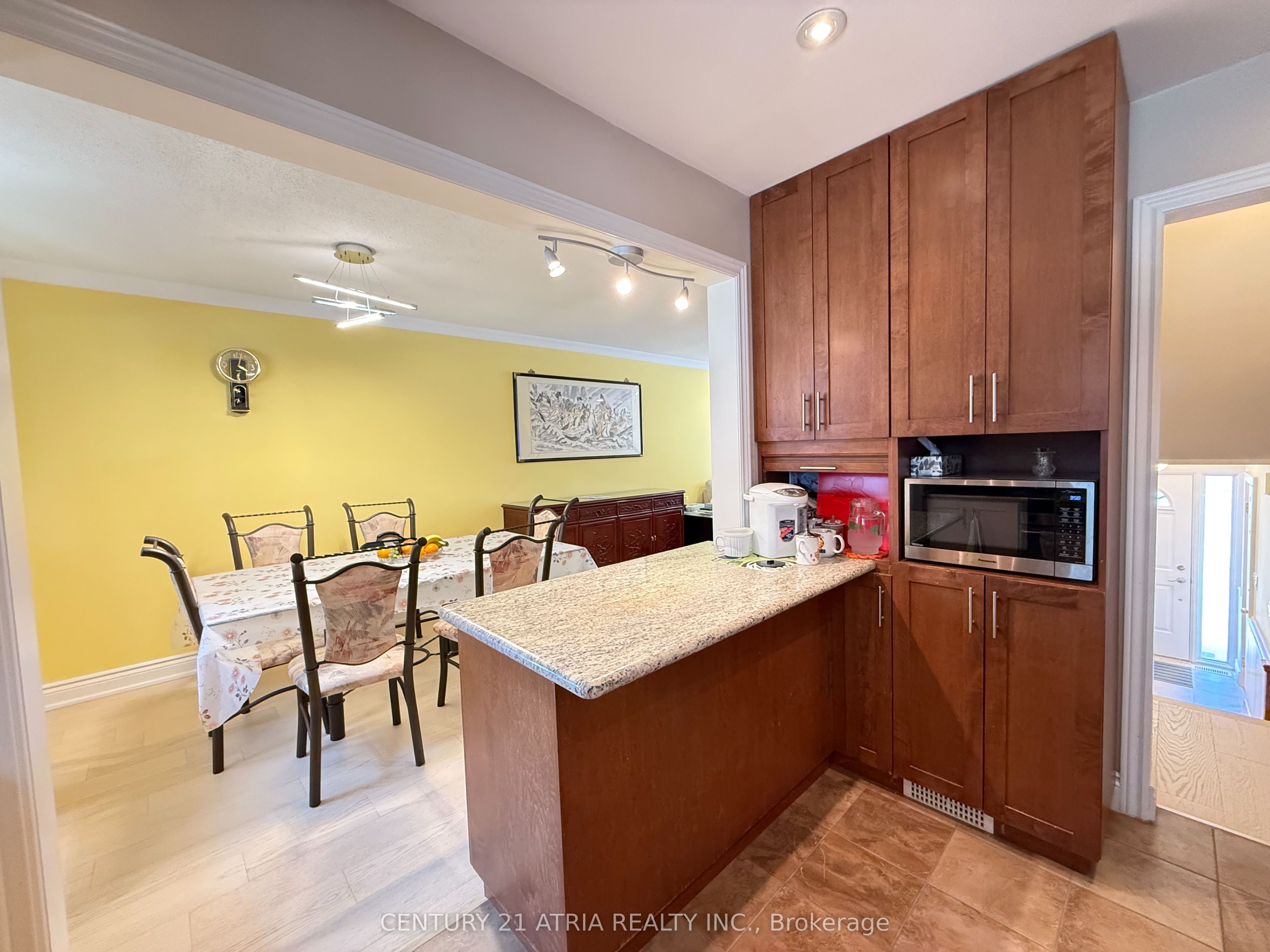 73 Stately Way Property Photo 8