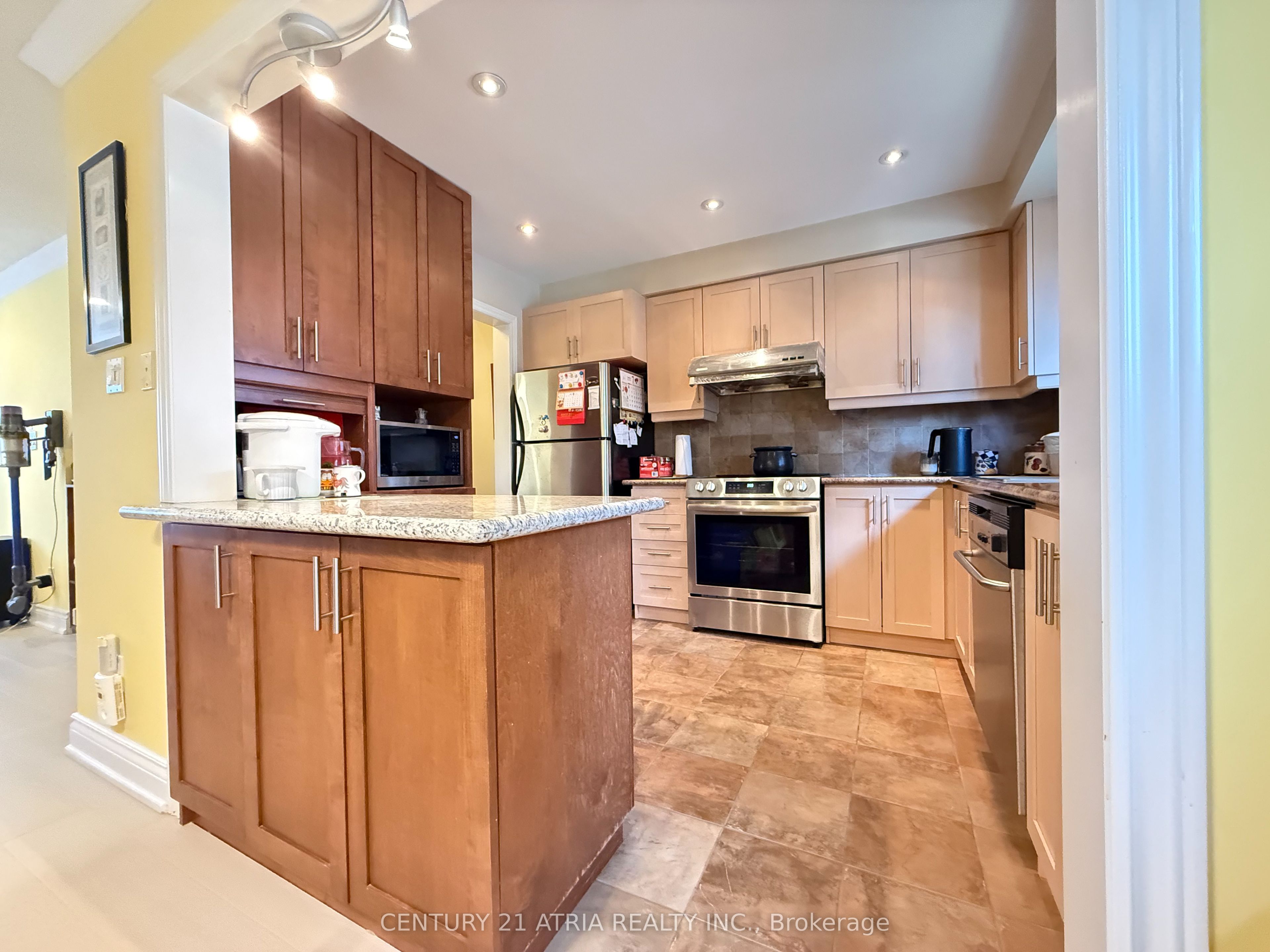 73 Stately Way Property Photo 9