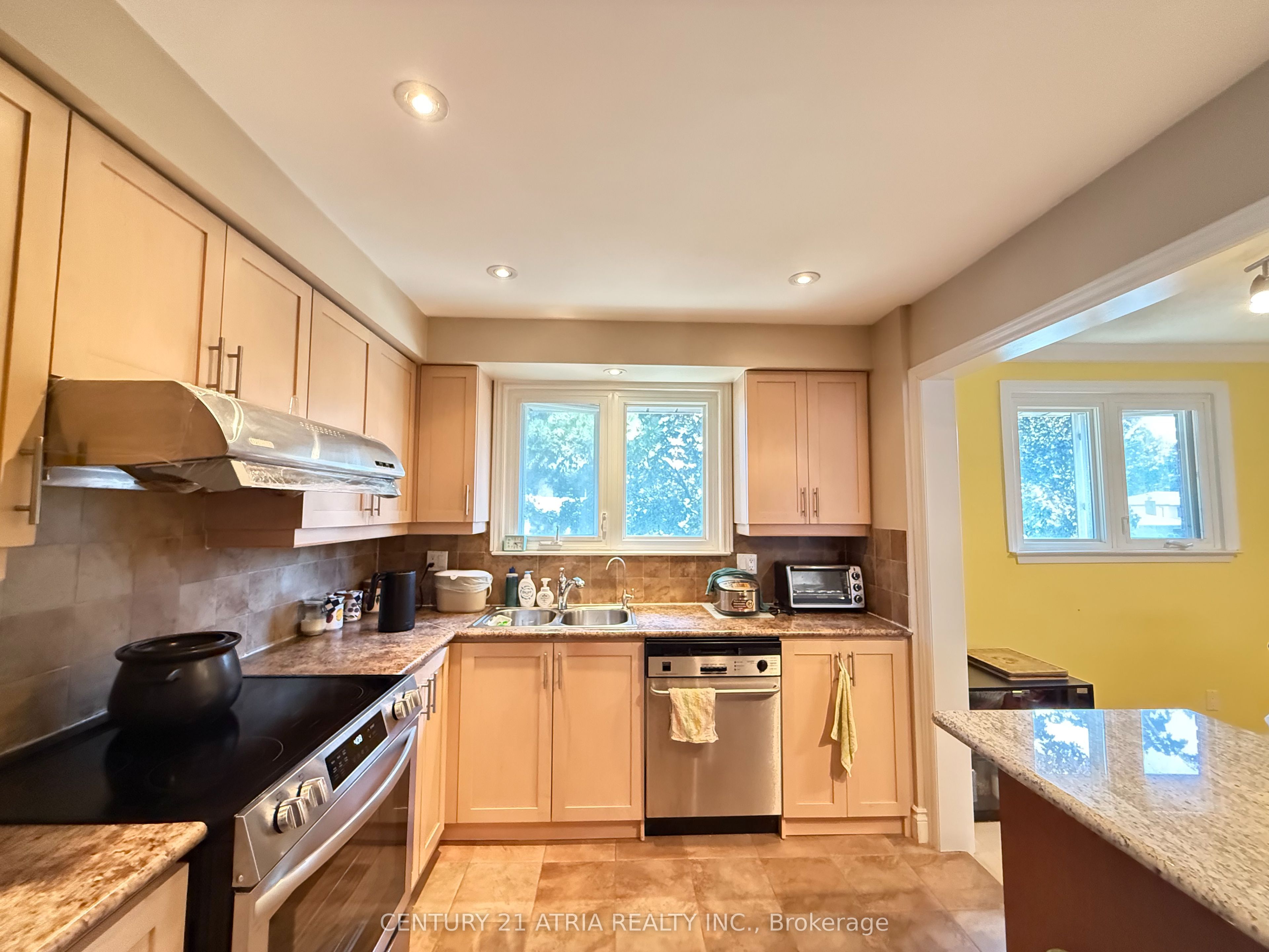 73 Stately Way Property Photo 12
