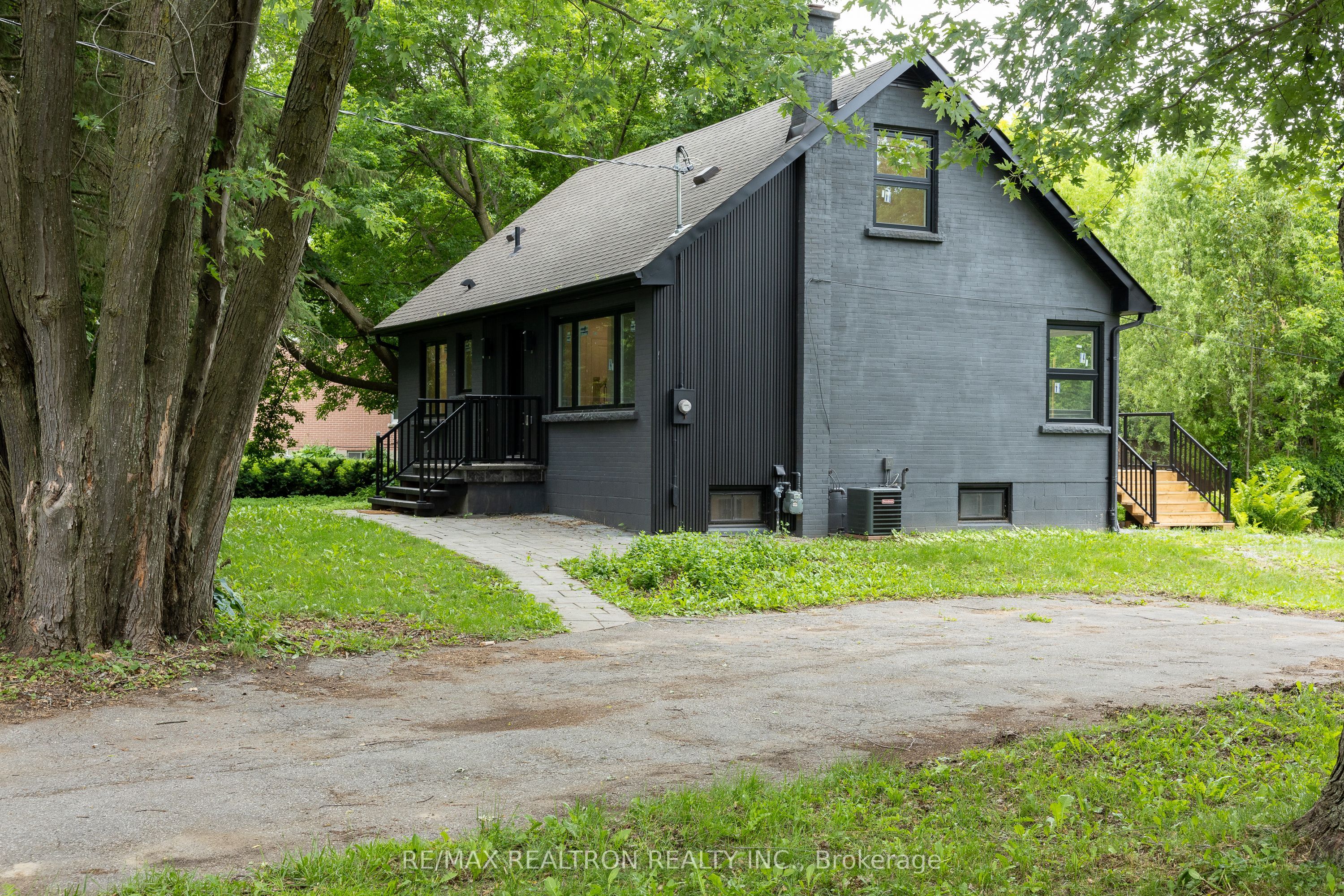 30 Morton Avenue Property Photo 9