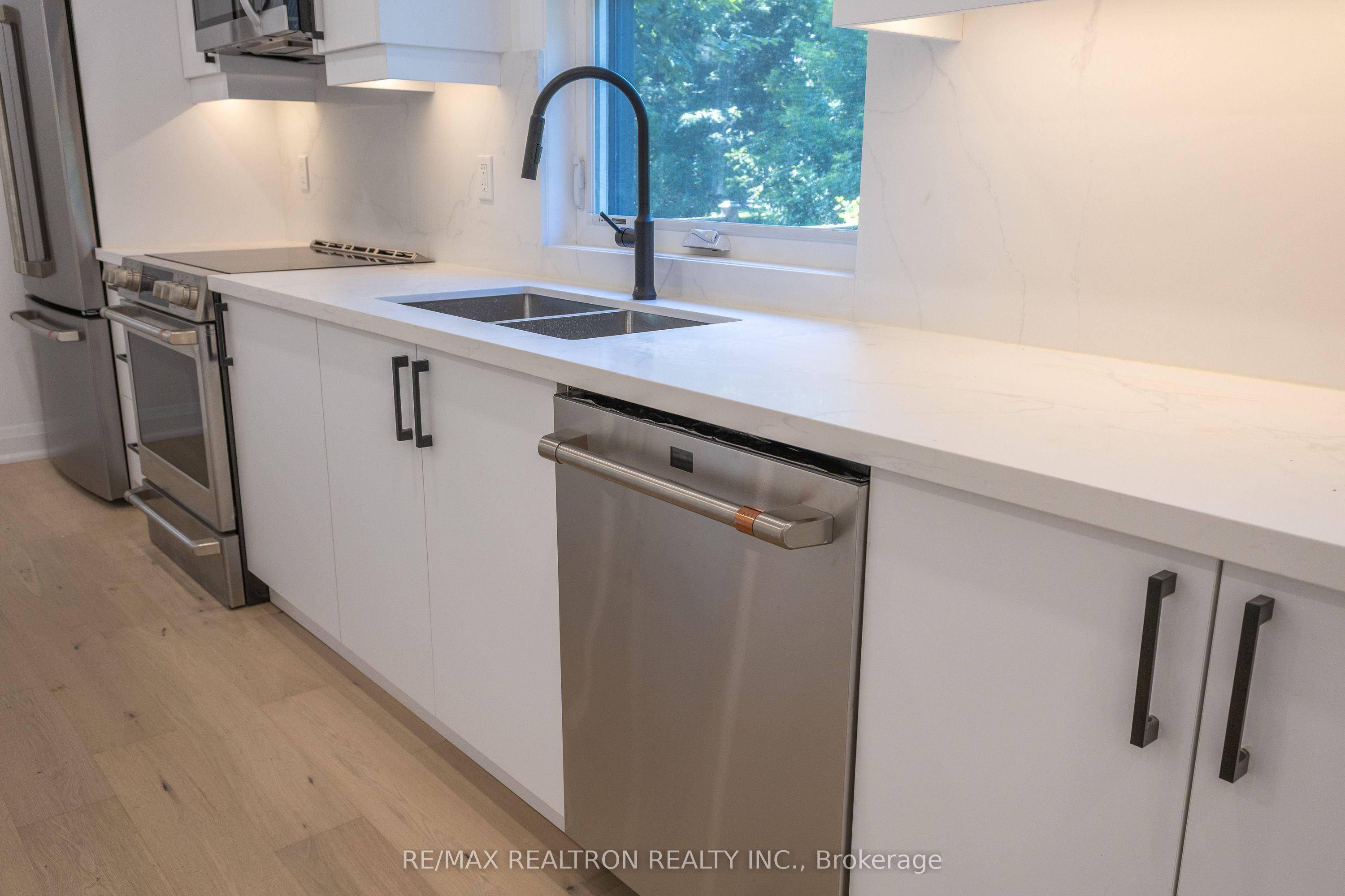 30 Morton Avenue Property Photo 27