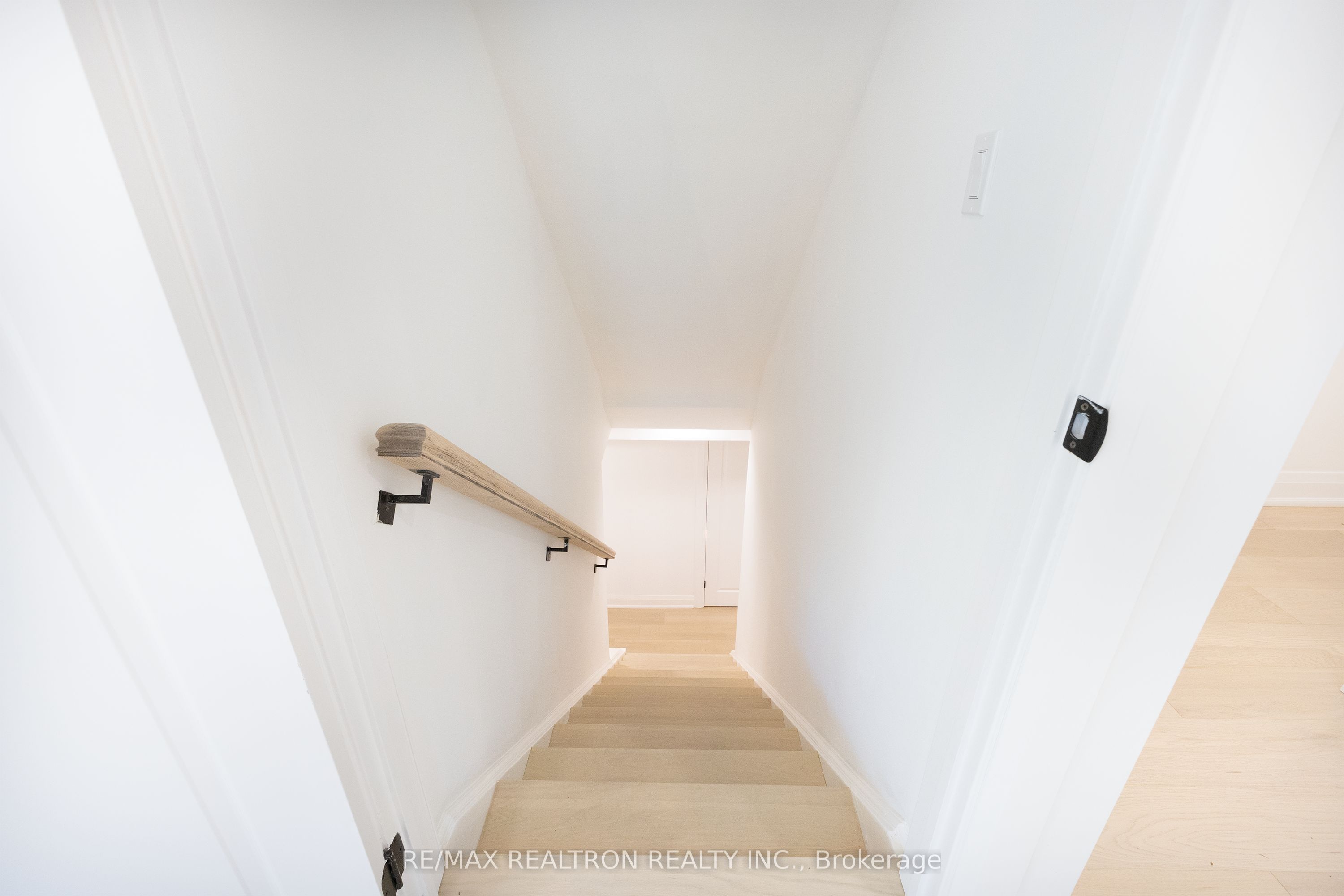30 Morton Avenue Property Photo 38