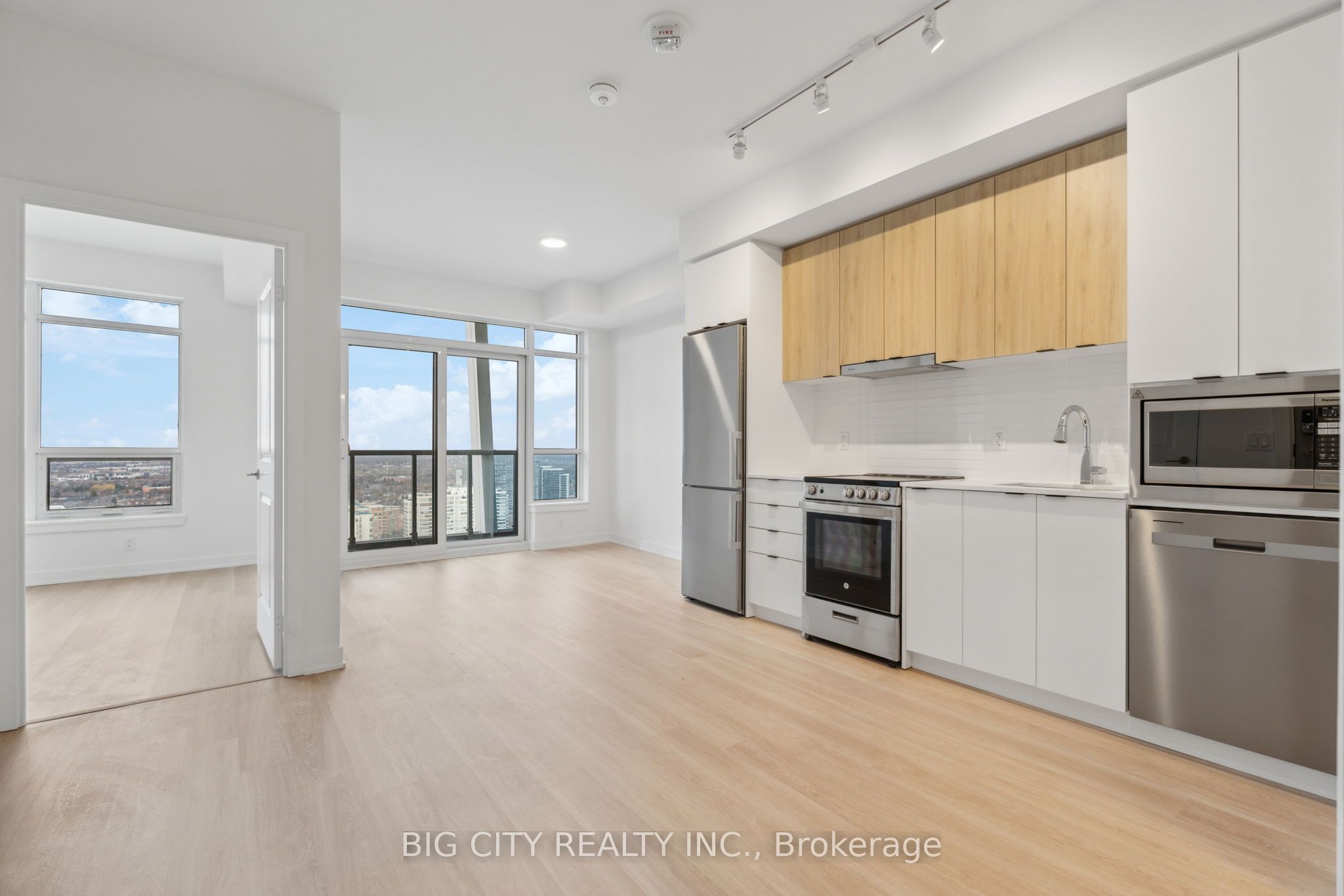 50 Upper Mall Way 1206 Property Photo 1