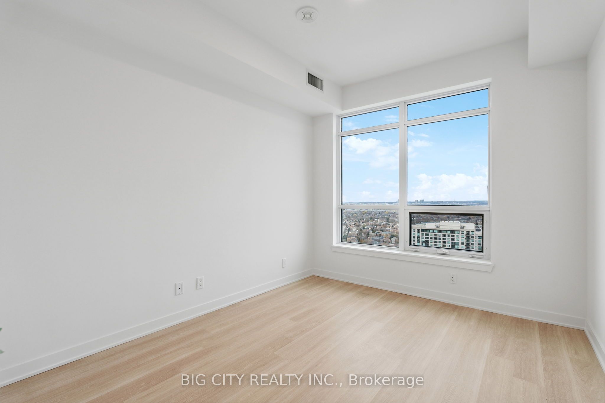 50 Upper Mall Way 1206 Property Photo 11