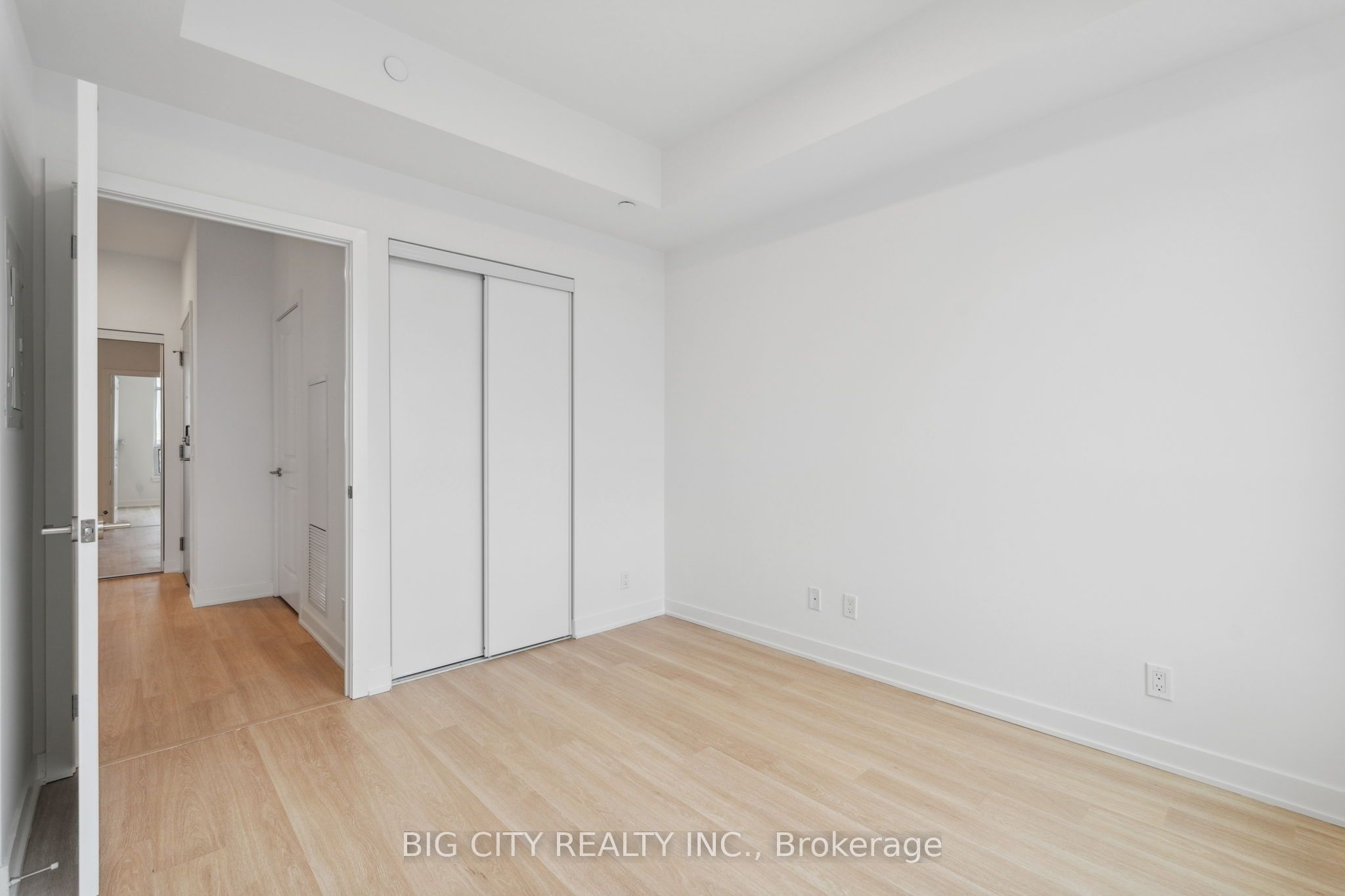 50 Upper Mall Way 1206 Property Photo 12
