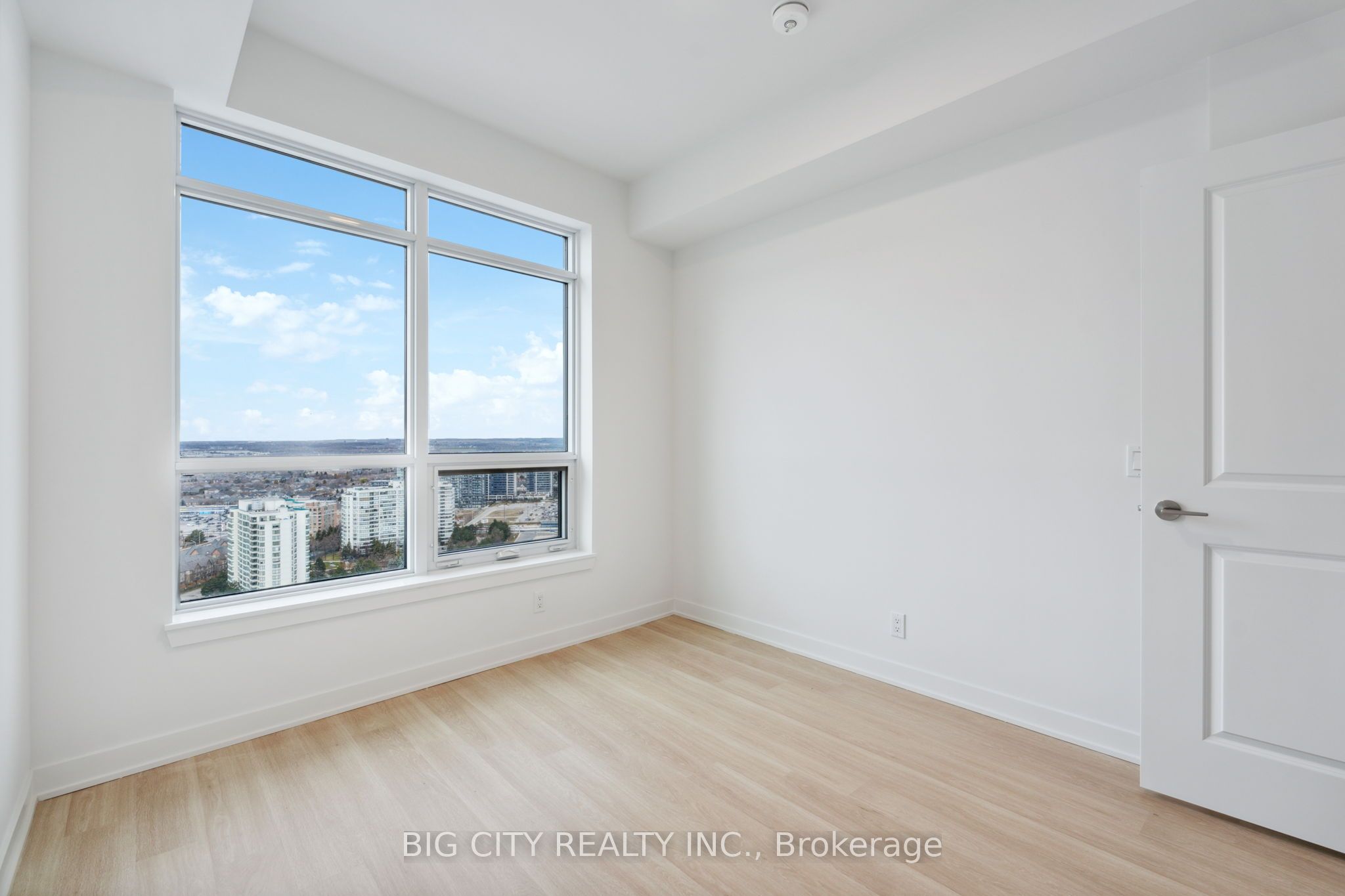 50 Upper Mall Way 1206 Property Photo 13