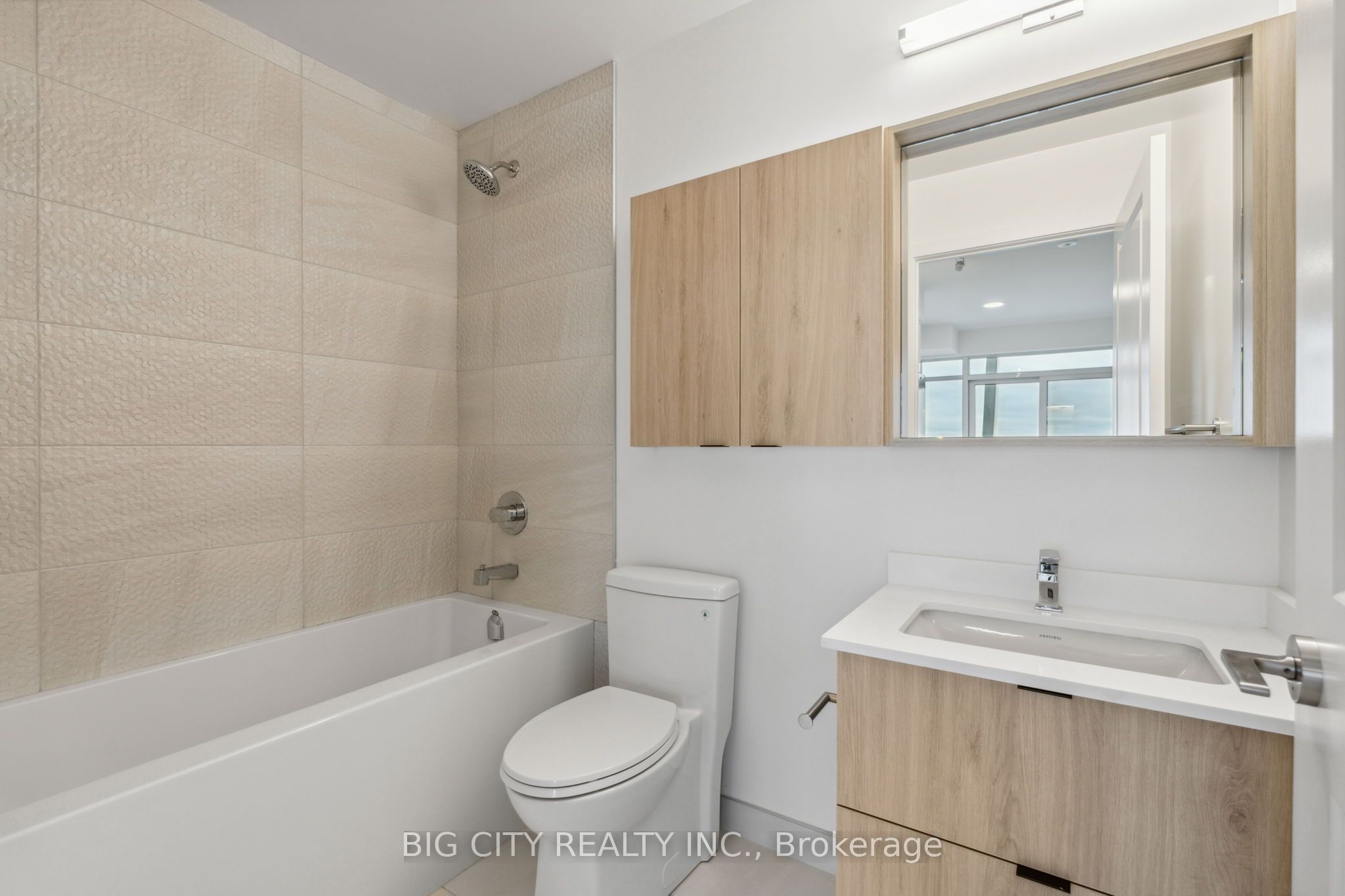 50 Upper Mall Way 1206 Property Photo 14