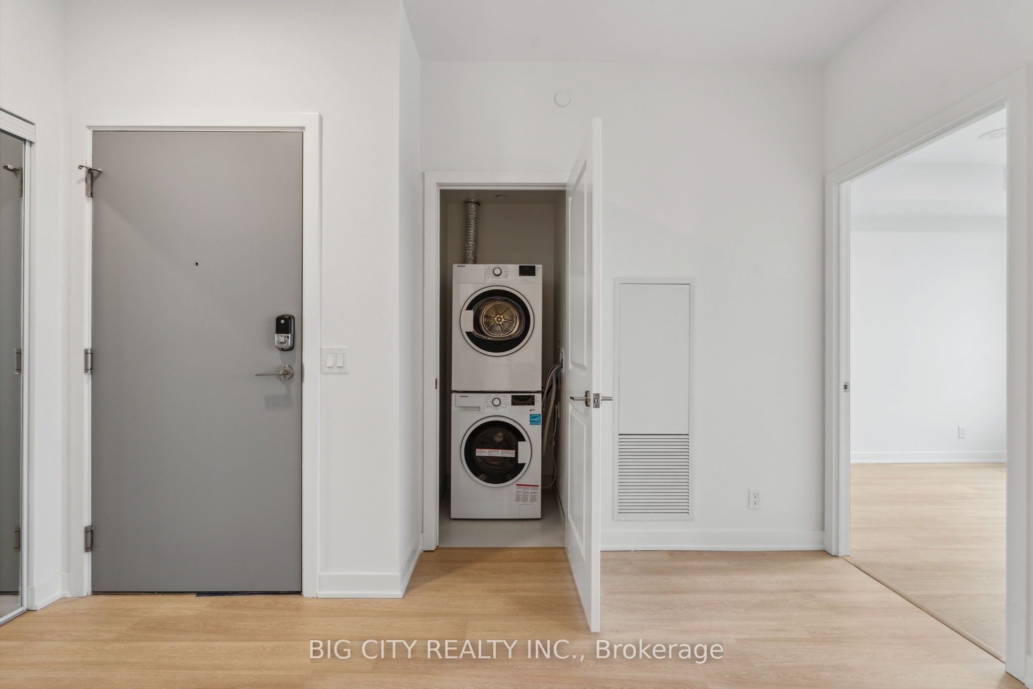 50 Upper Mall Way 1206 Property Photo 15