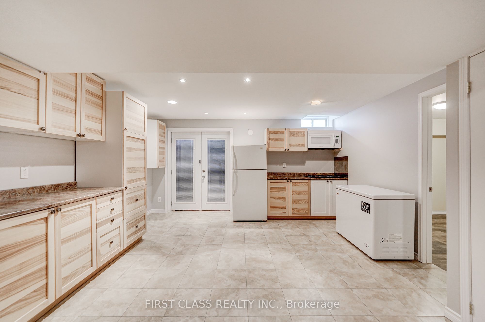 1905 Webster Boulevard Bsmt Property Photo 1