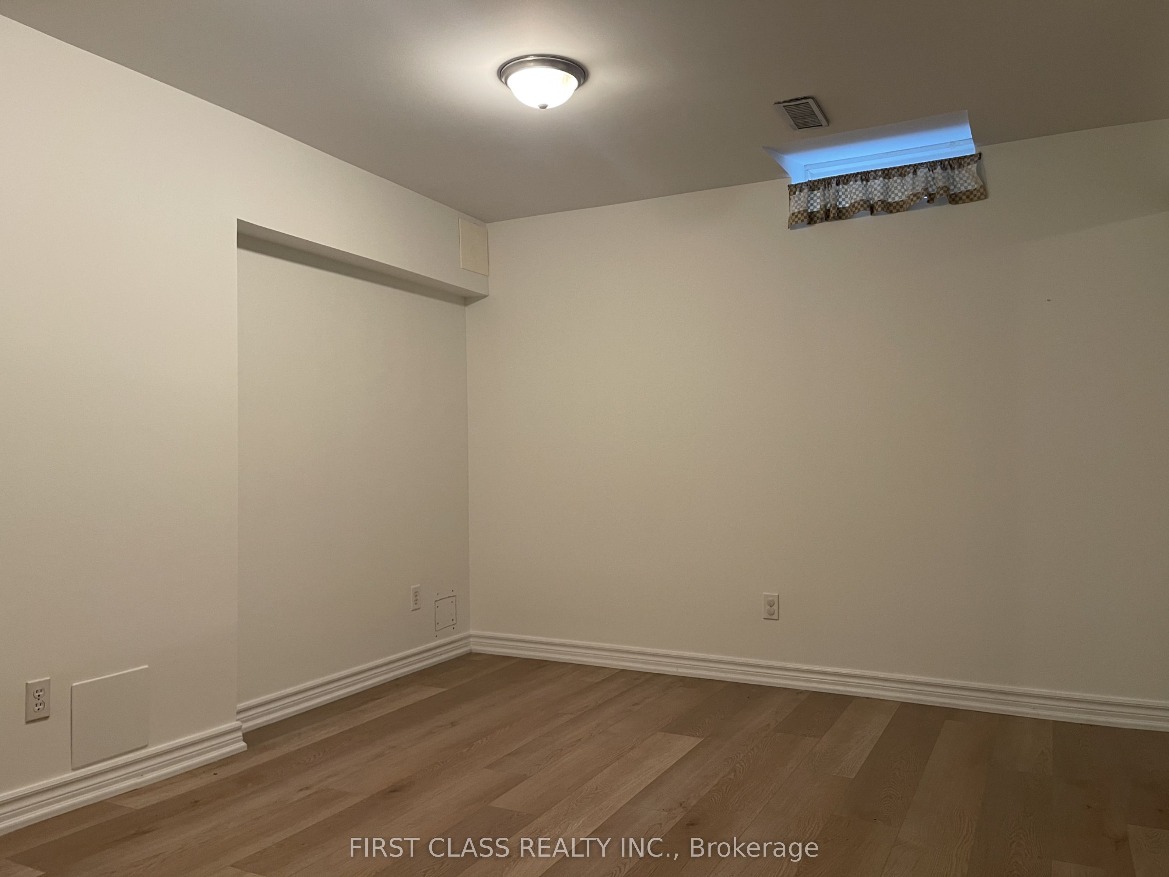 1905 Webster Boulevard Bsmt Property Photo 11