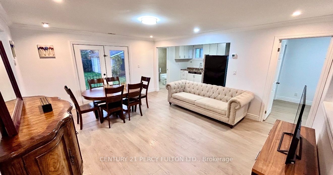 242 Simcoe Avenue Property Photo 3