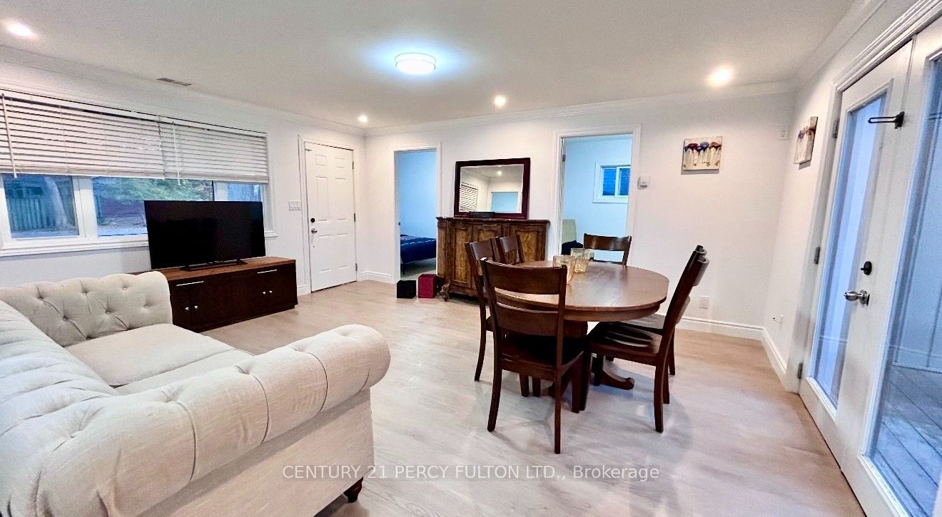 242 Simcoe Avenue Property Photo 4
