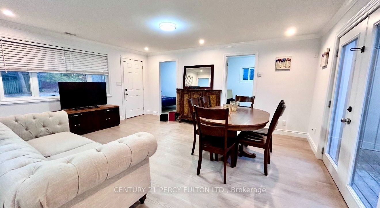 242 Simcoe Avenue Property Photo 5