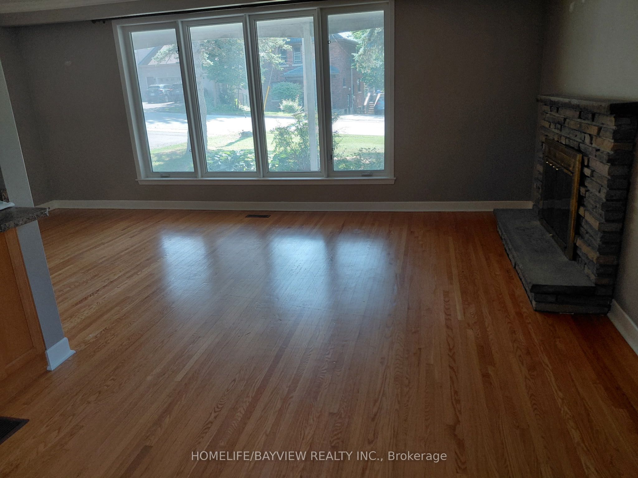303 Millard(main Level) Avenue Property Photo 6