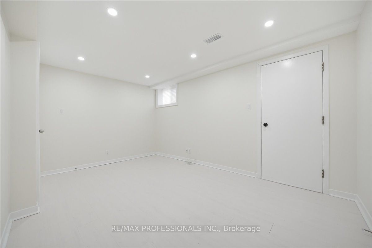 9611 Keele Street C Property Photo 6